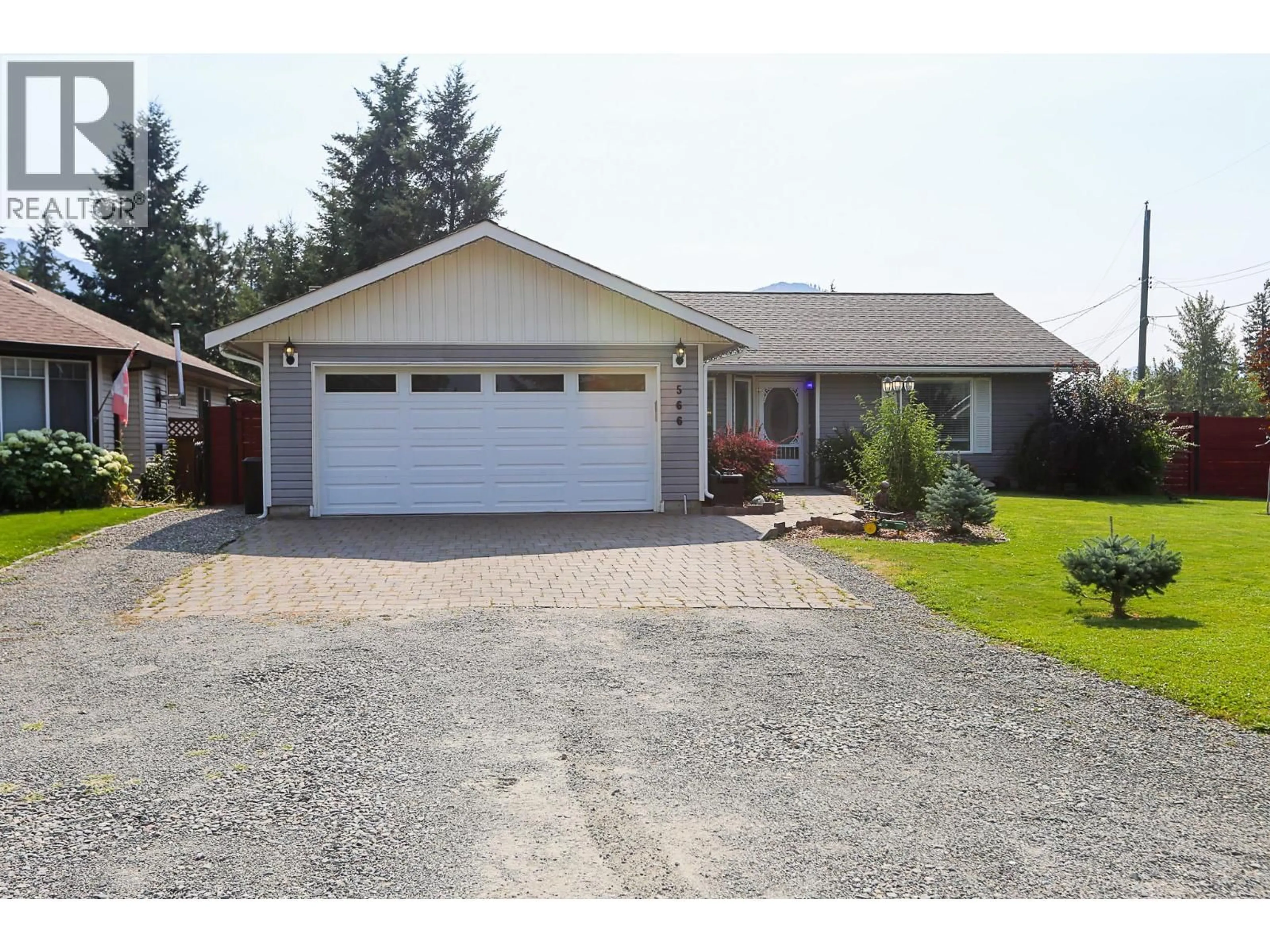 Home with vinyl exterior material, street for 566 MCLEAN ROAD, Barriere British Columbia V0E1E0