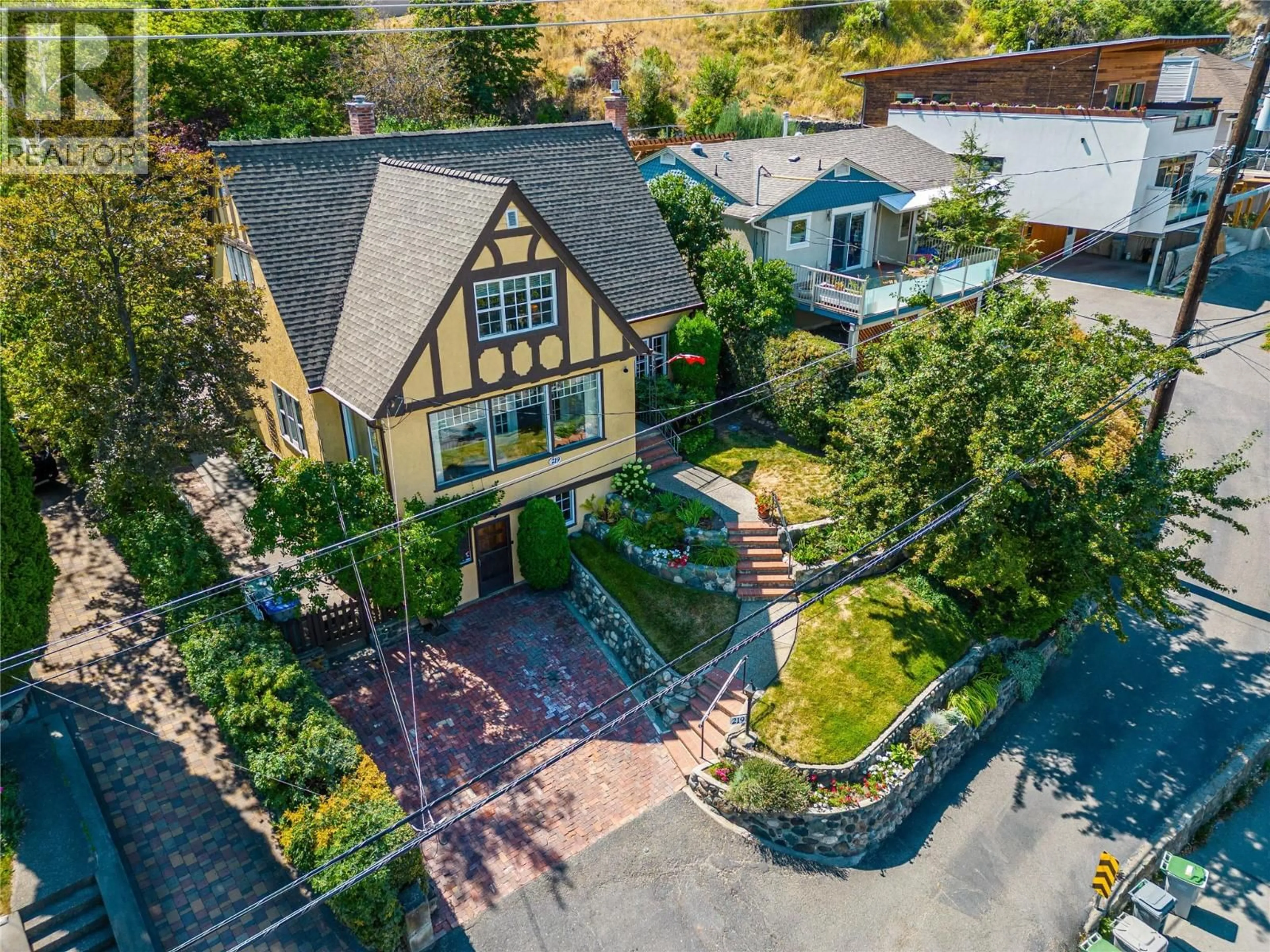 A pic from outside/outdoor area/front of a property/back of a property/a pic from drone, street for 219 ST PAUL STREET WEST, Kamloops British Columbia V2C1G2
