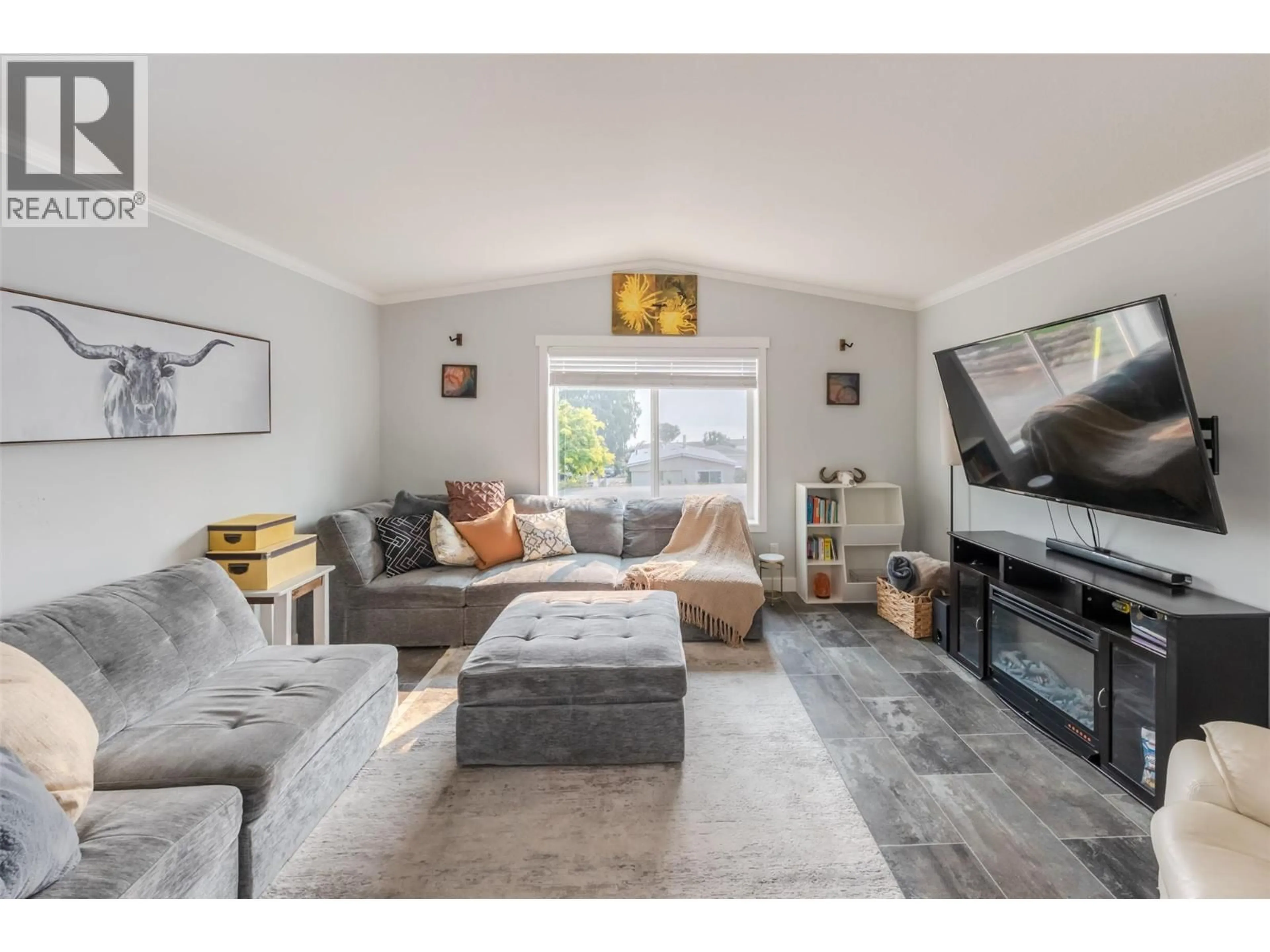 Living room with furniture, unknown for 82 - 201 HIGHWAY 97 OTHER, Penticton British Columbia V2A0E4