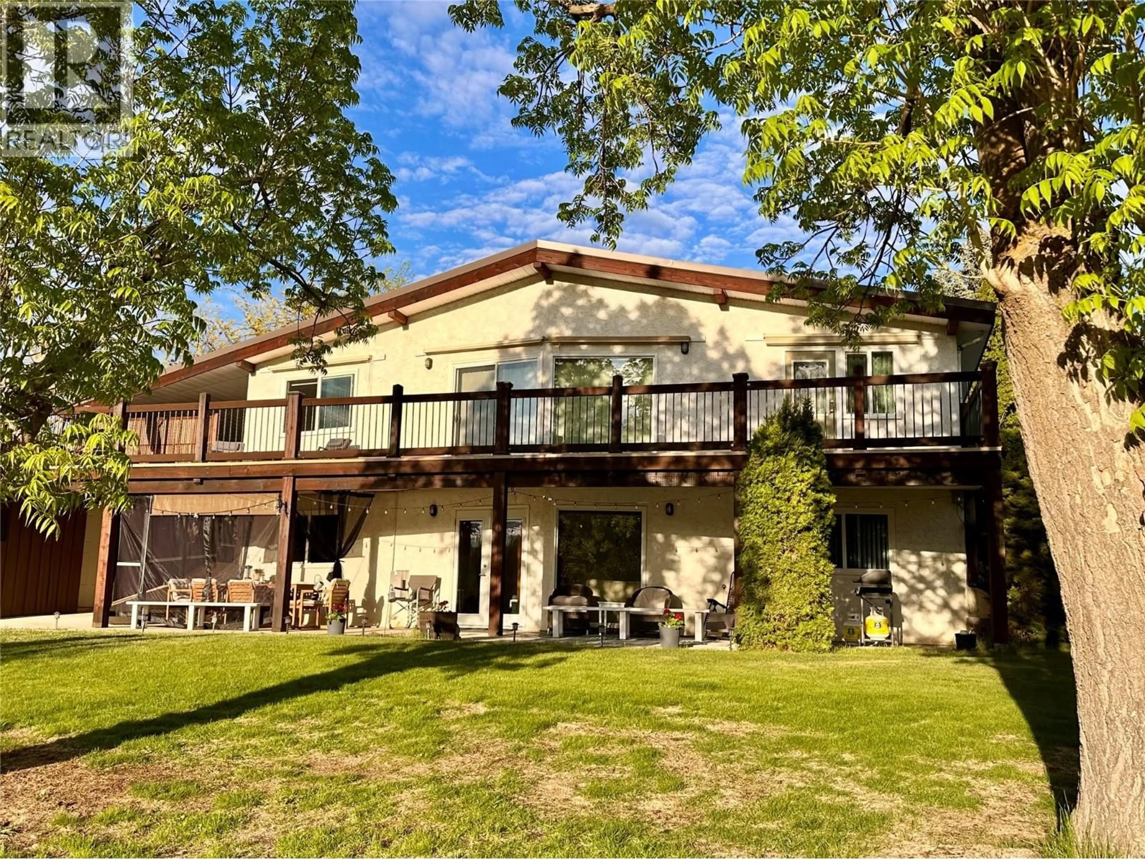 A pic from outside/outdoor area/front of a property/back of a property/a pic from drone, unknown for 7562 CREST-A-WAY ROAD, Oliver British Columbia V0H1T2