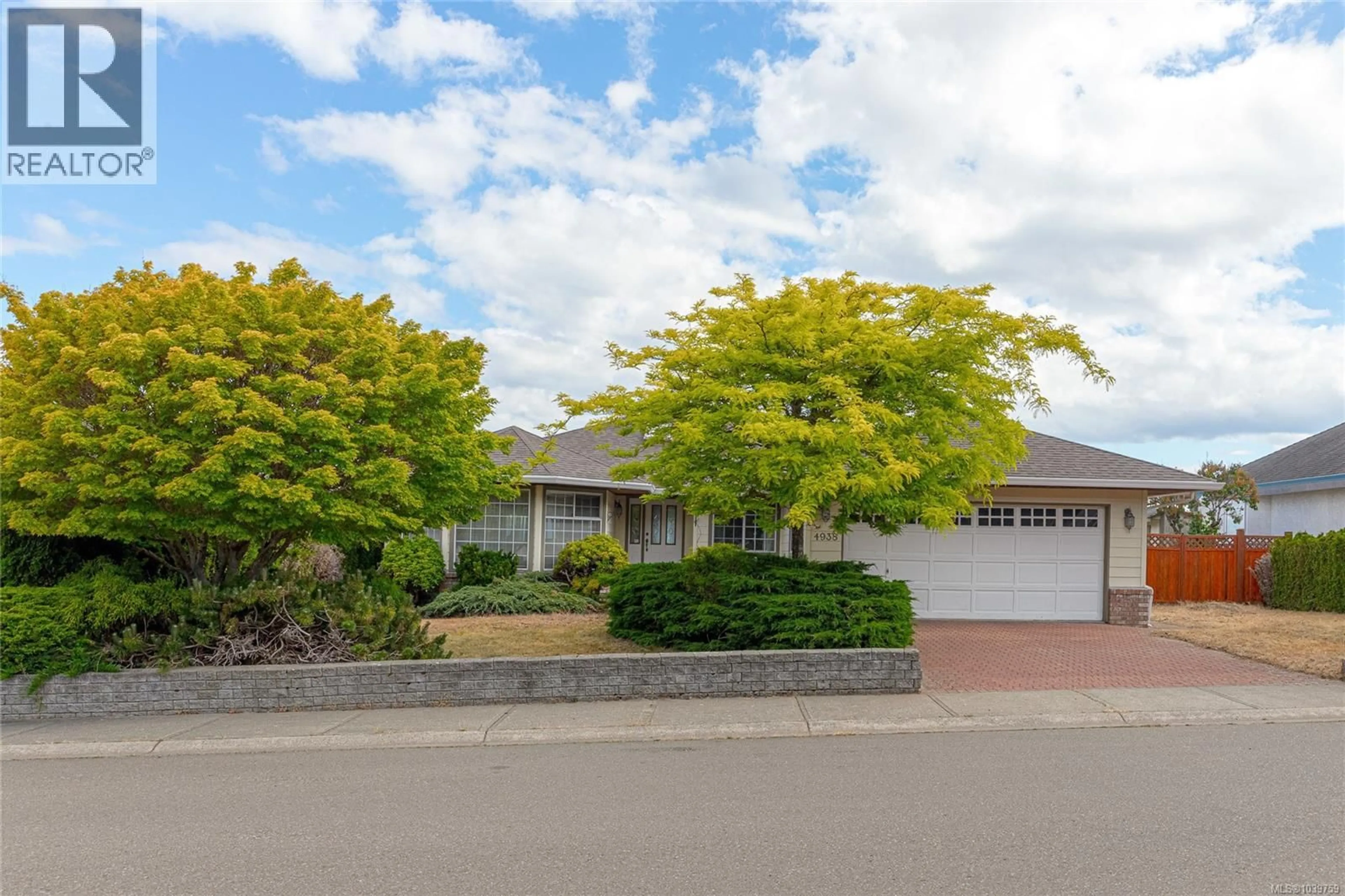 A pic from outside/outdoor area/front of a property/back of a property/a pic from drone, street for 4938 BELLA VISTA CRESCENT, Nanaimo British Columbia V9V1M5
