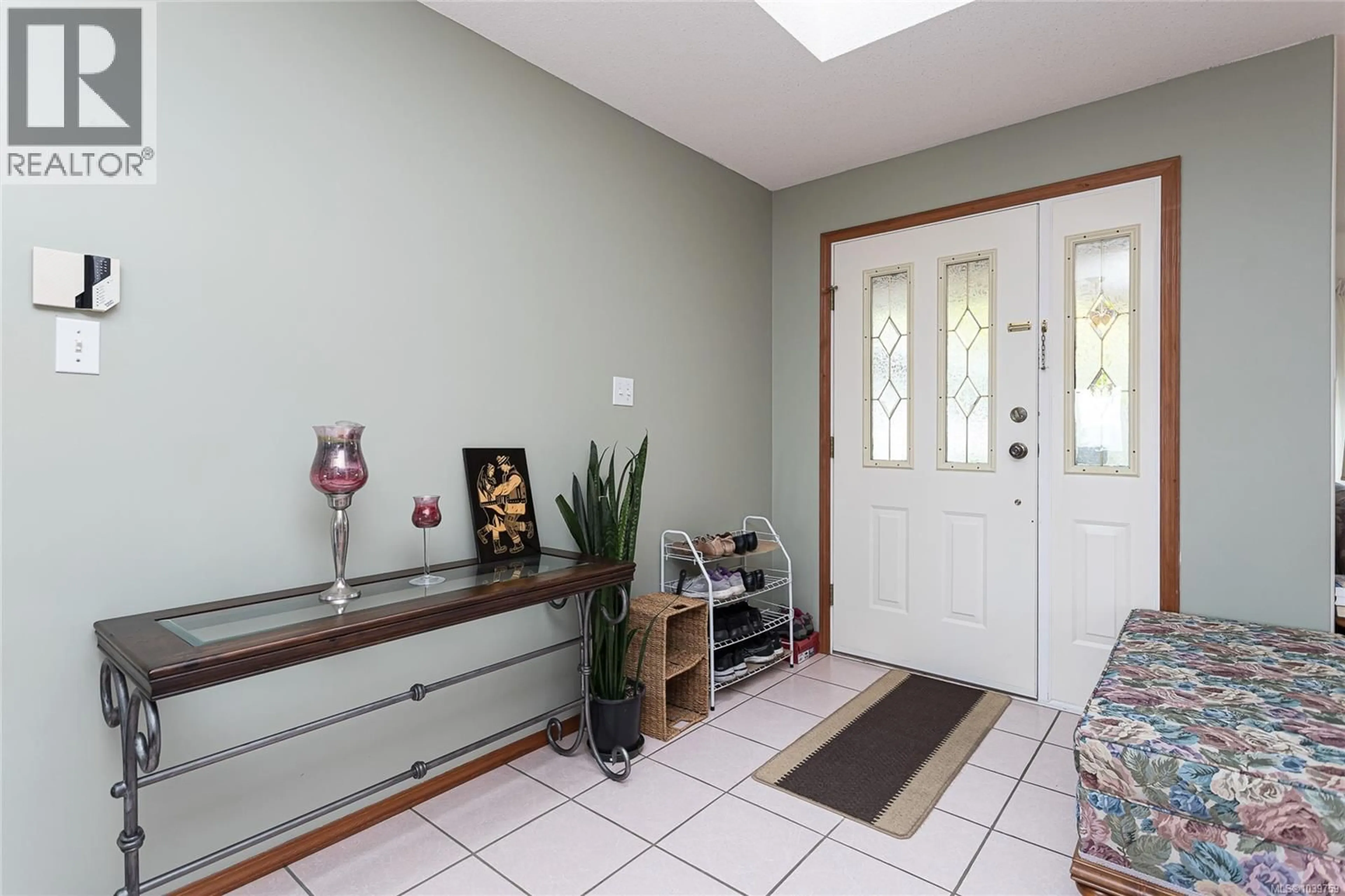 Indoor entryway for 4938 BELLA VISTA CRESCENT, Nanaimo British Columbia V9V1M5