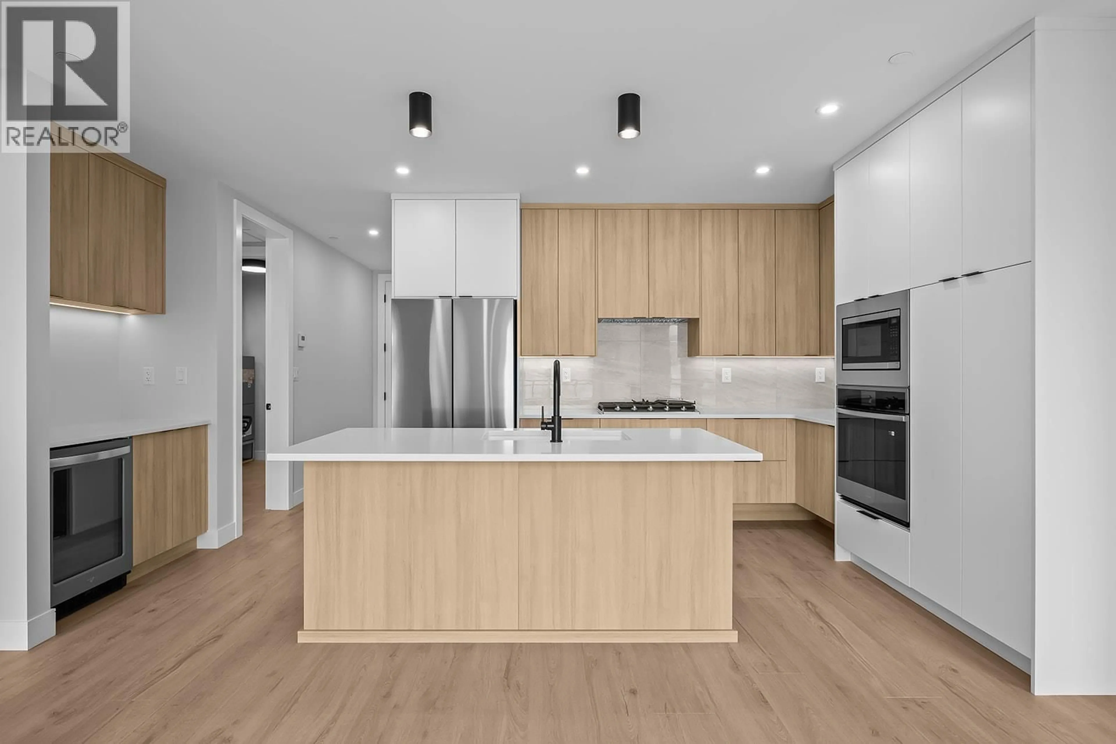 Contemporary kitchen, wood/laminate floor for 506 - 75 PREDATOR RIDGE DRIVE, Vernon British Columbia V1H1G4