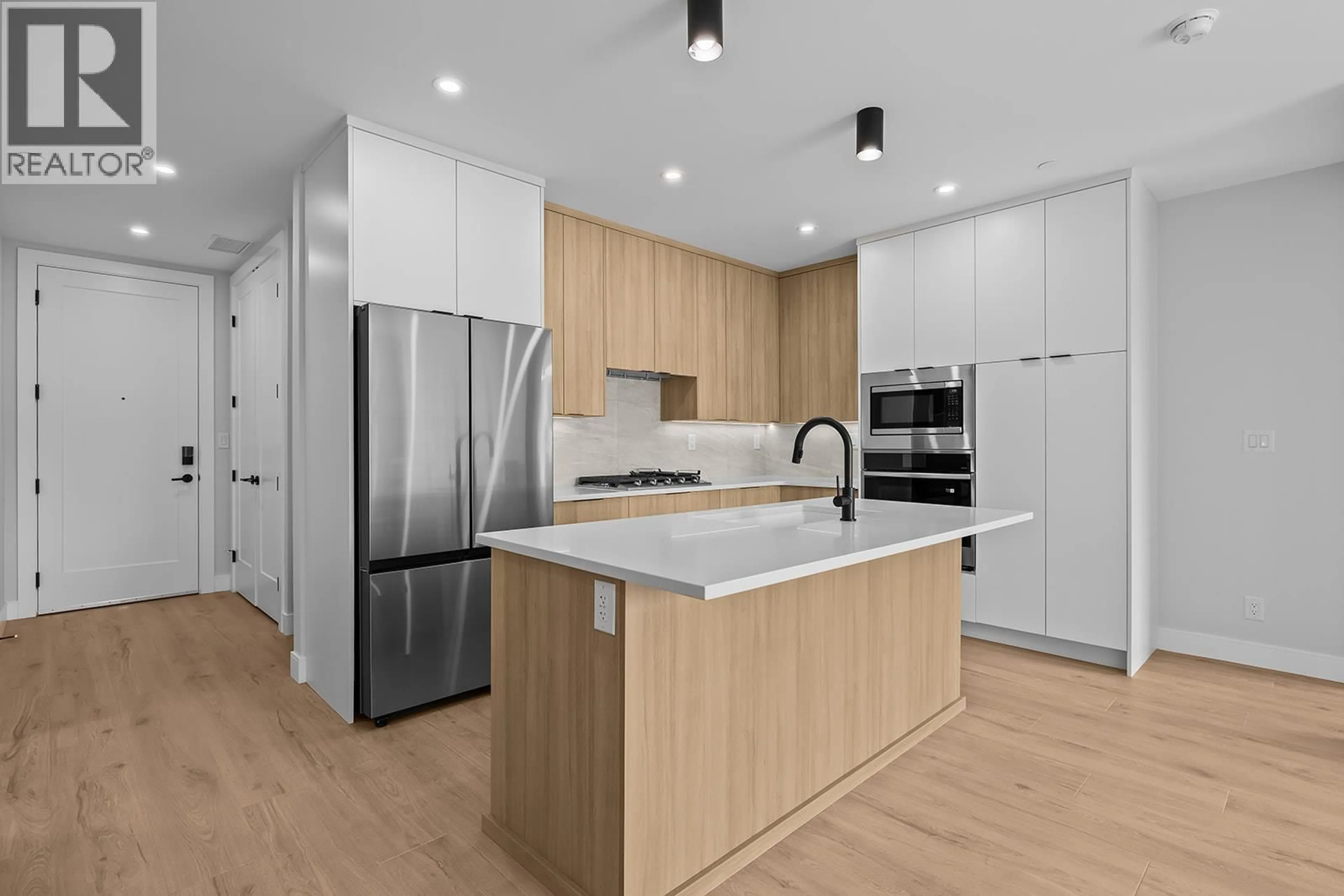 Contemporary kitchen, wood/laminate floor for 506 - 75 PREDATOR RIDGE DRIVE, Vernon British Columbia V1H1G4