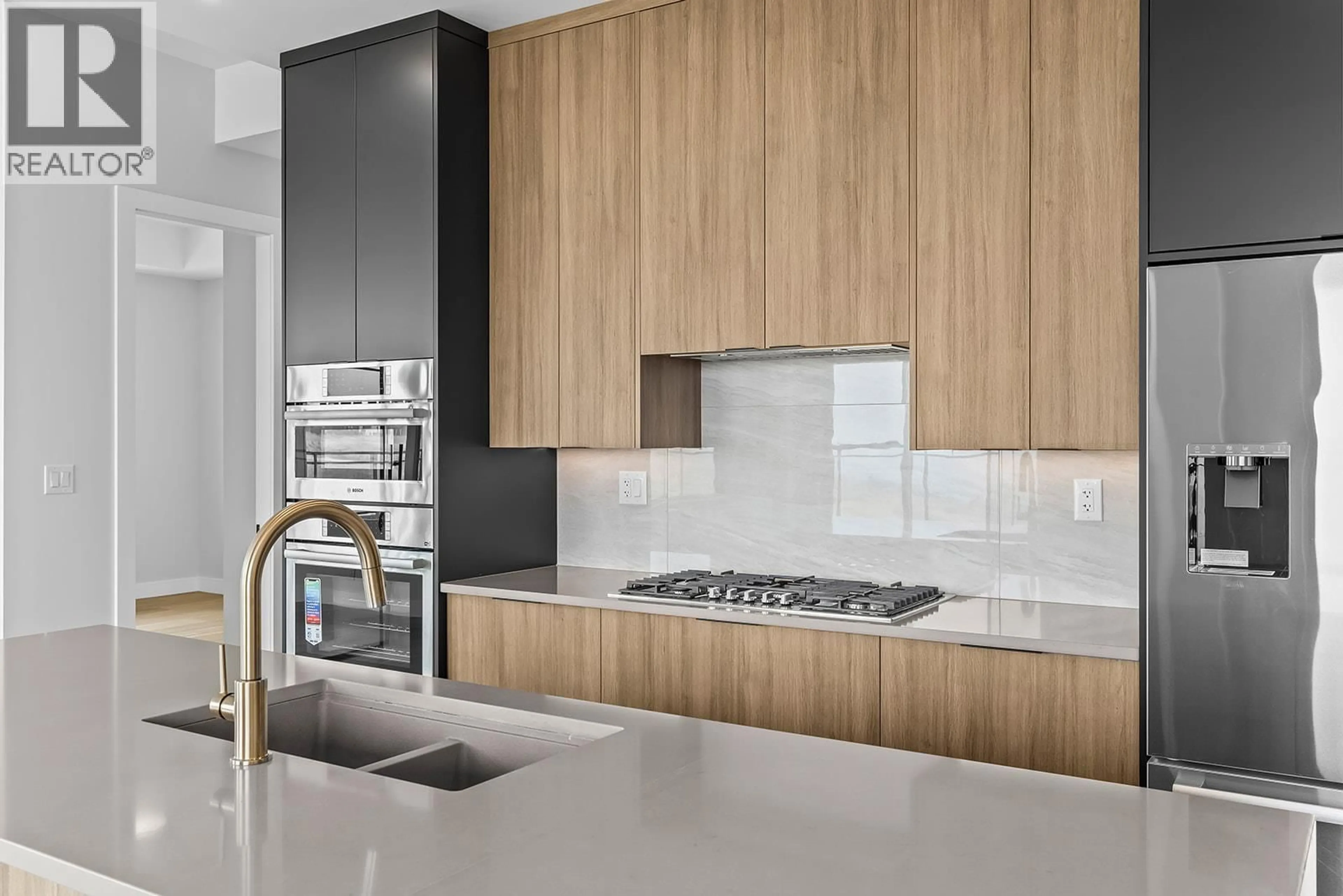 Contemporary kitchen, unknown for 606 - 75 PREDATOR RIDGE DRIVE, Vernon British Columbia V1H1G4