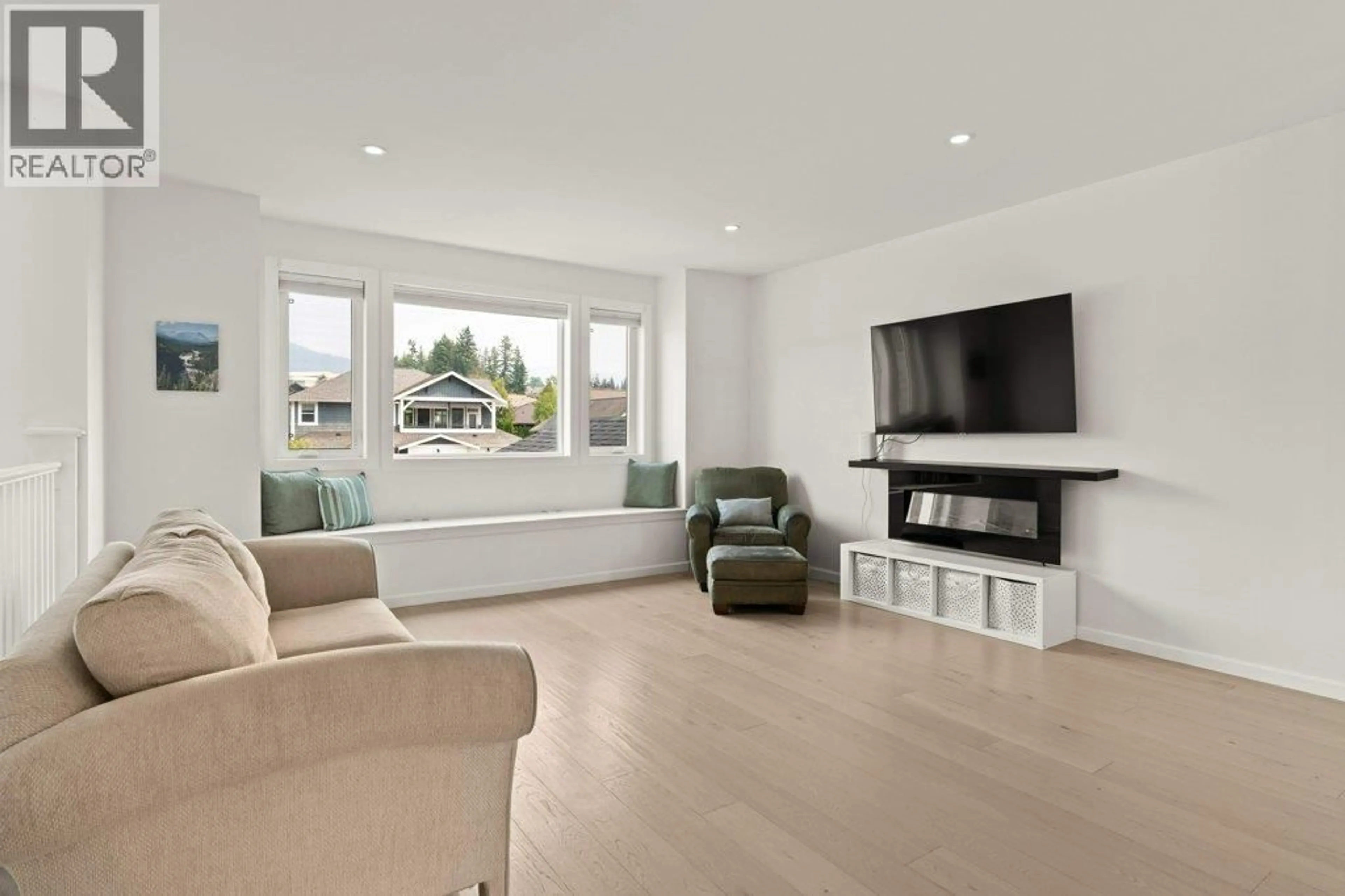 Living room with furniture, unknown for 1791 22 STREET NORTHEAST, Salmon Arm British Columbia V1E3M9