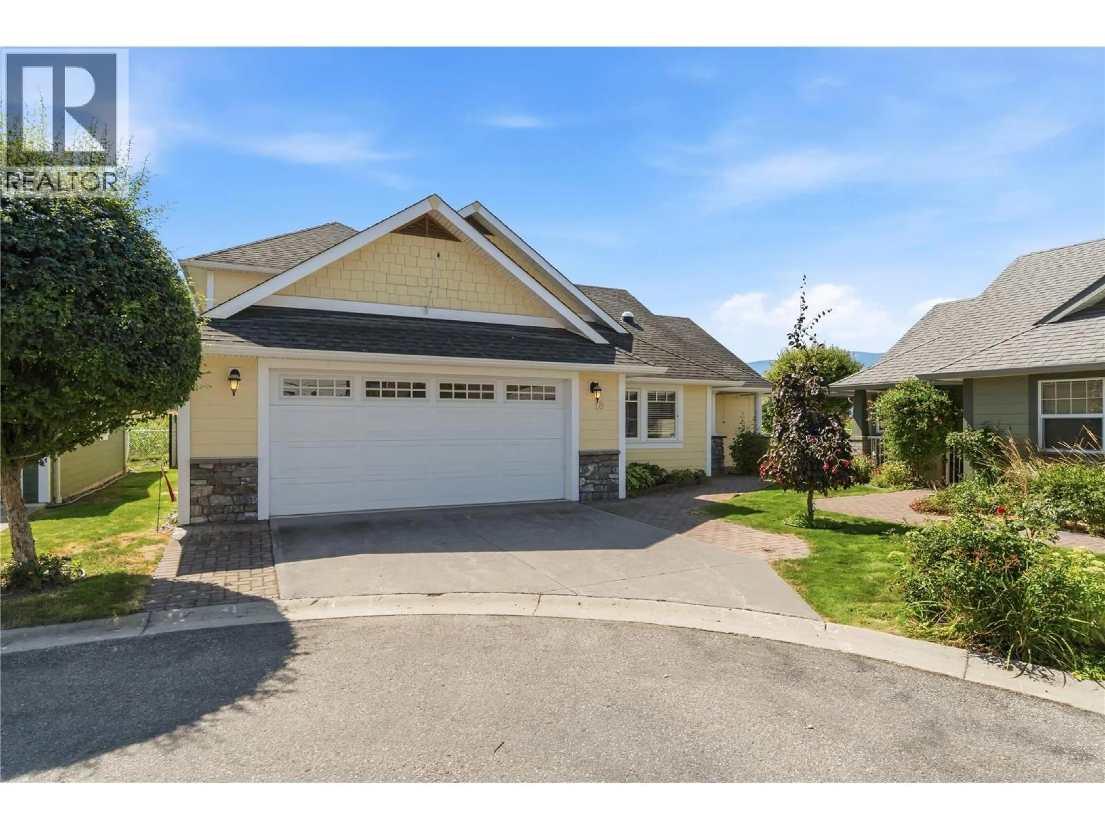 Home with vinyl exterior material, street for 18 - 1231 10 STREET SOUTHWEST, Salmon Arm British Columbia V1E0A5
