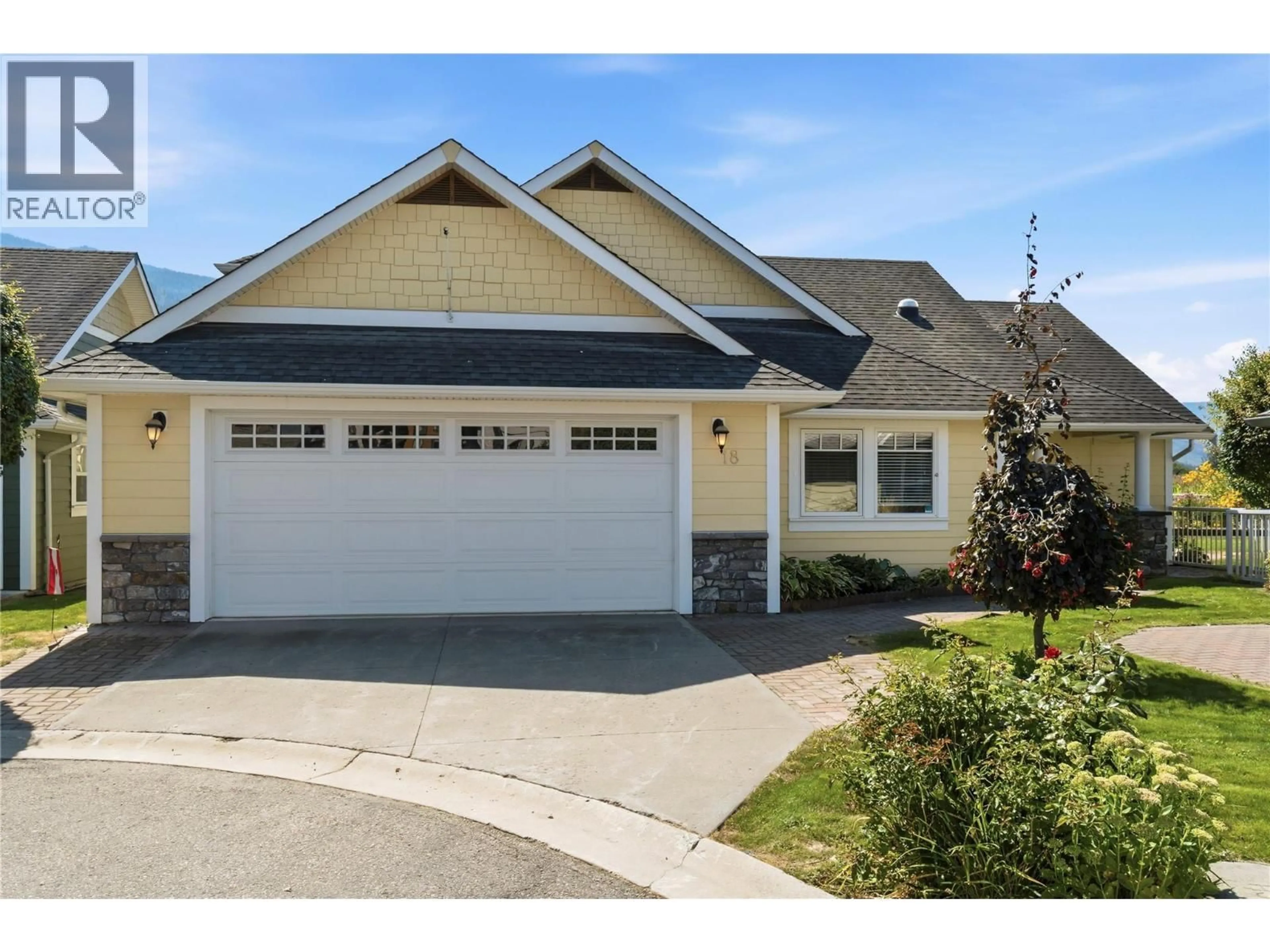 Home with vinyl exterior material, street for 18 - 1231 10 STREET SOUTHWEST, Salmon Arm British Columbia V1E0A5