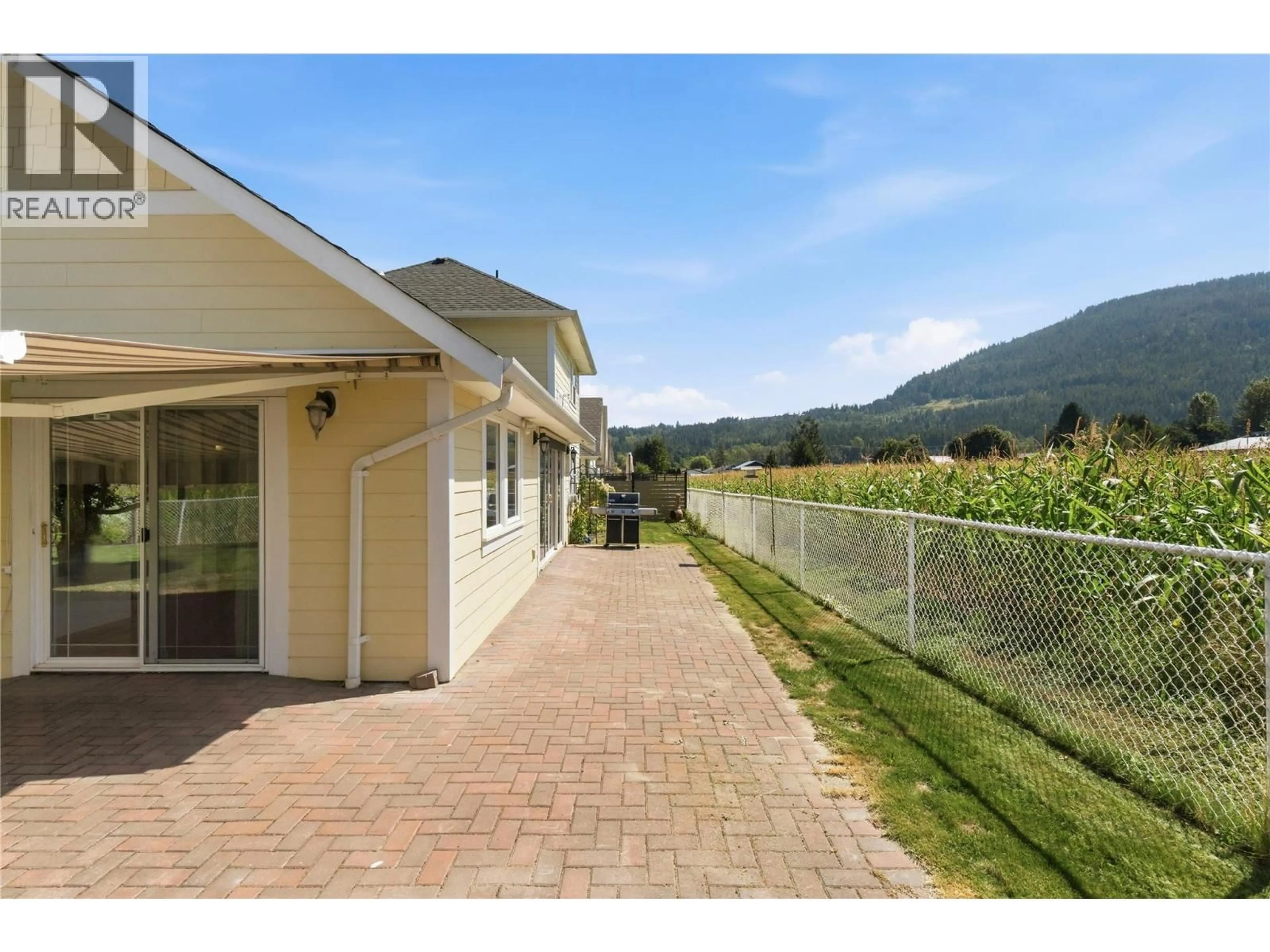 Patio, mountain view for 18 - 1231 10 STREET SOUTHWEST, Salmon Arm British Columbia V1E0A5