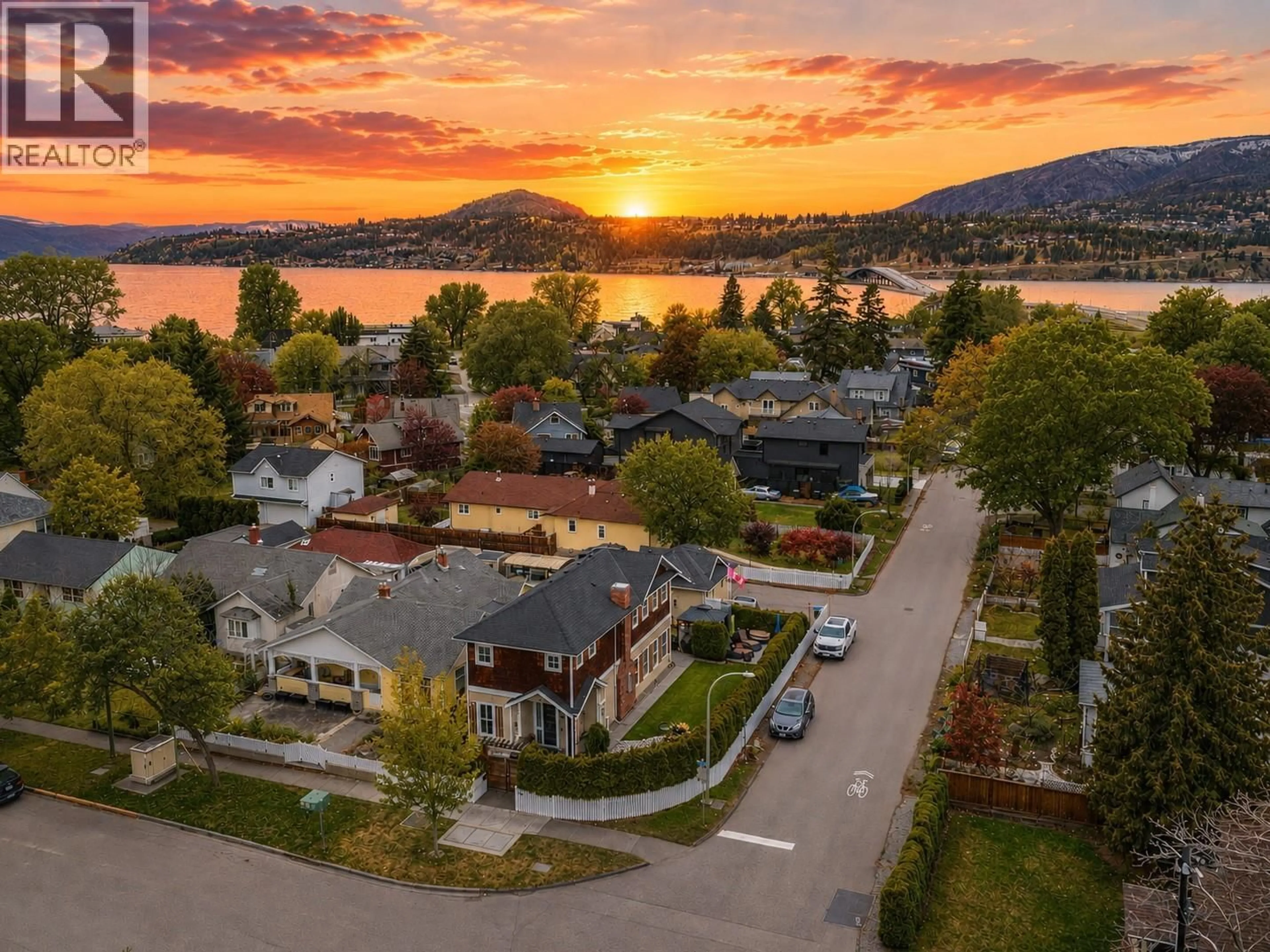 A pic from outside/outdoor area/front of a property/back of a property/a pic from drone, water/lake/river/ocean view for 1900 WATER STREET, Kelowna British Columbia V1Y1K6