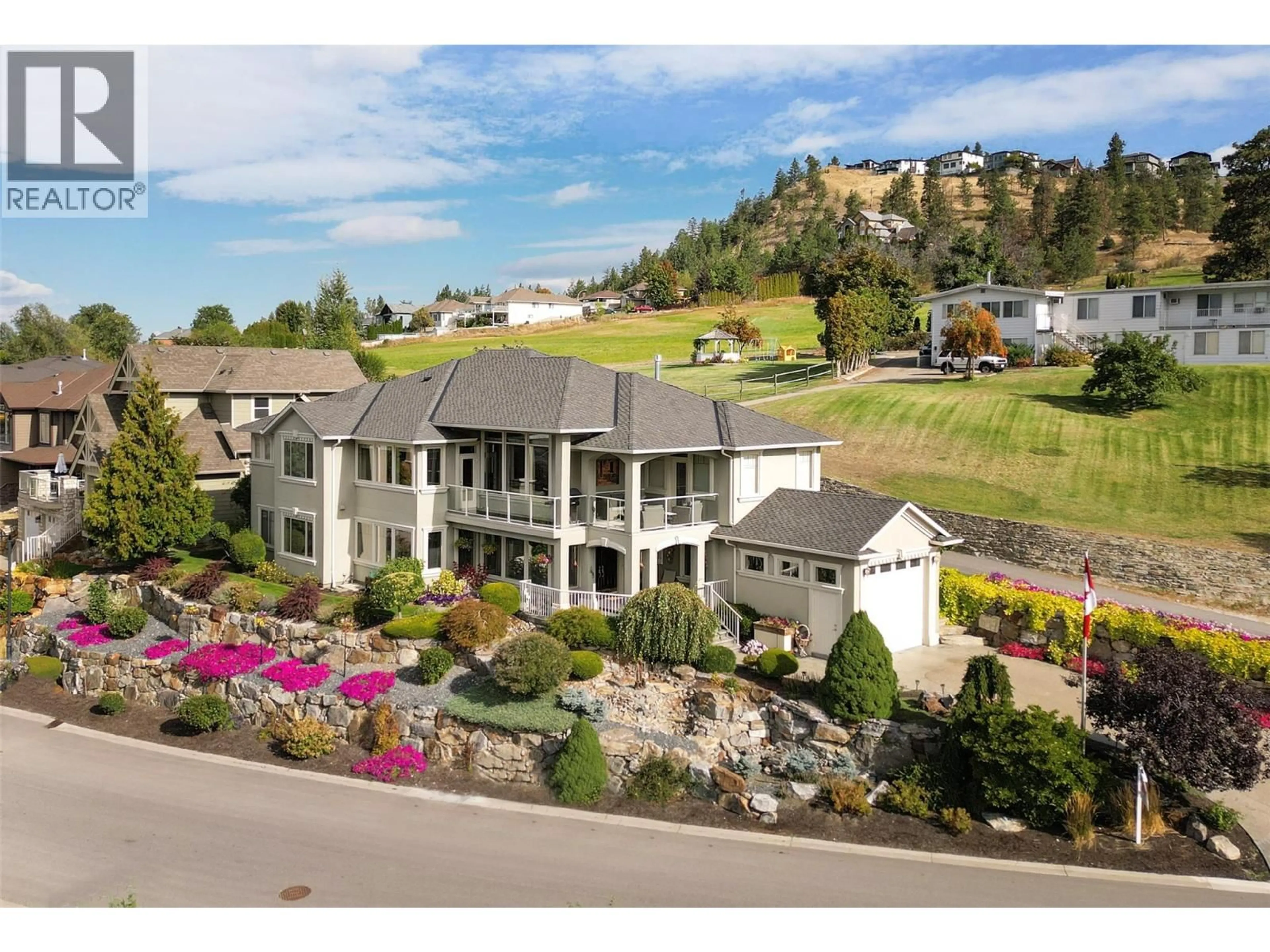 A pic from outside/outdoor area/front of a property/back of a property/a pic from drone, mountain view for 1095 HUME AVENUE, Kelowna British Columbia V1P1P2