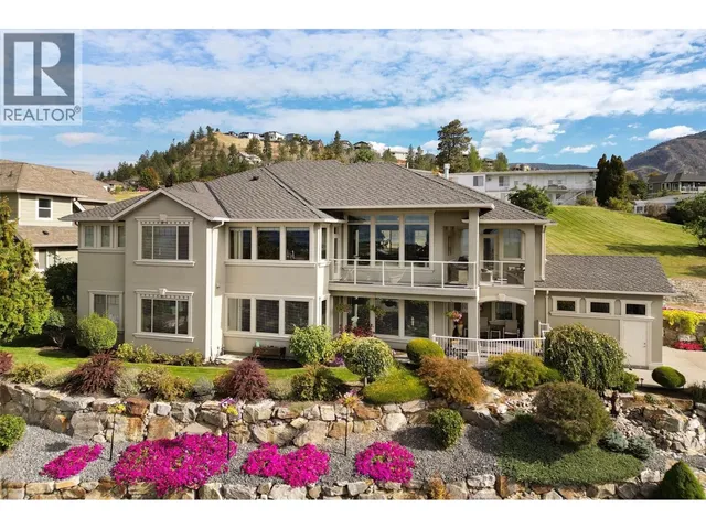 1095 HUME AVENUE, Kelowna 2