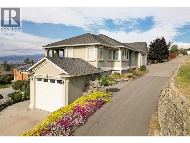 1095 HUME AVENUE, Kelowna 3
