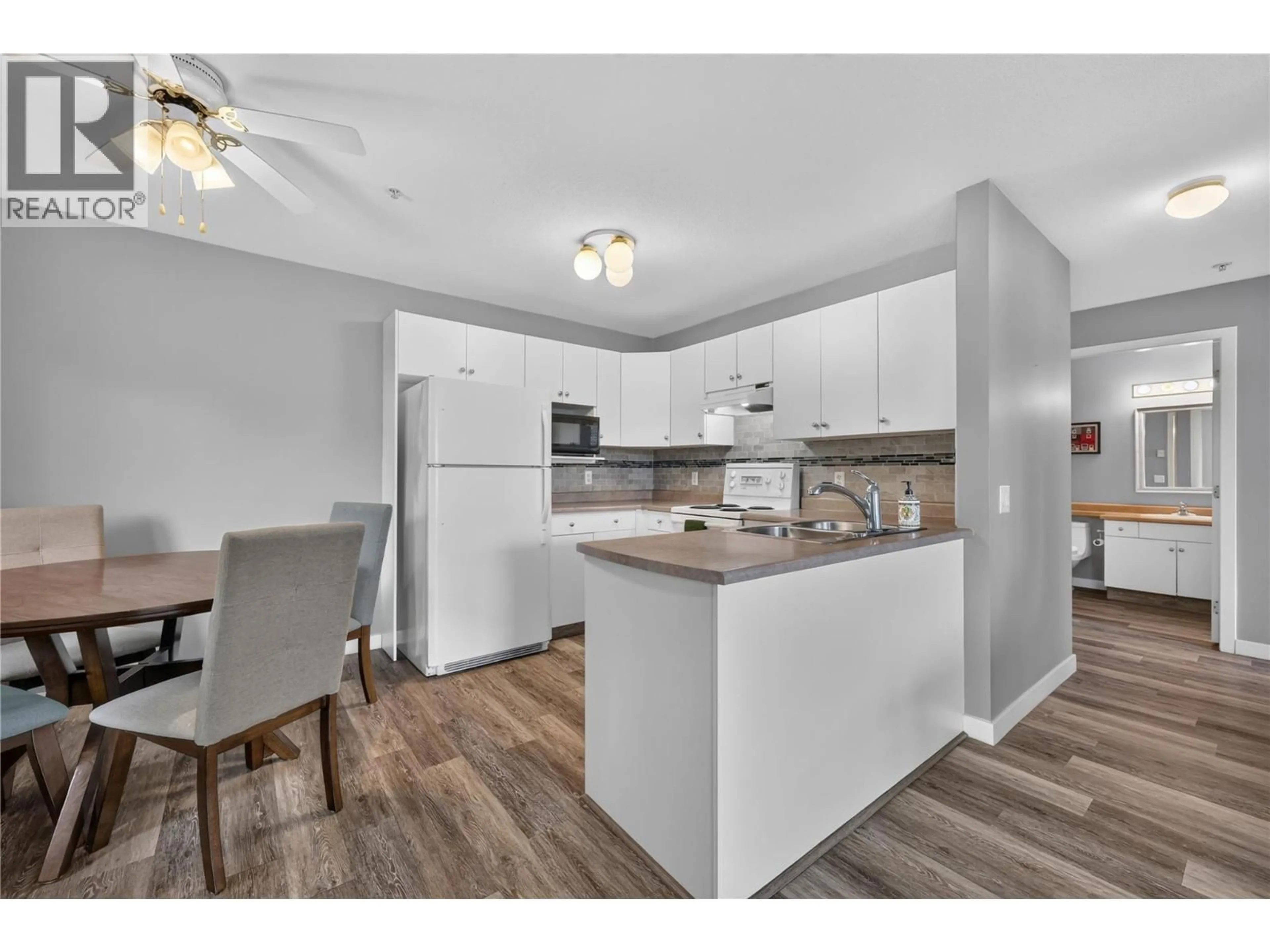 Open concept kitchen, wood/laminate floor for 408 - 920 SASKATOON ROAD, Kelowna British Columbia V1X7P8