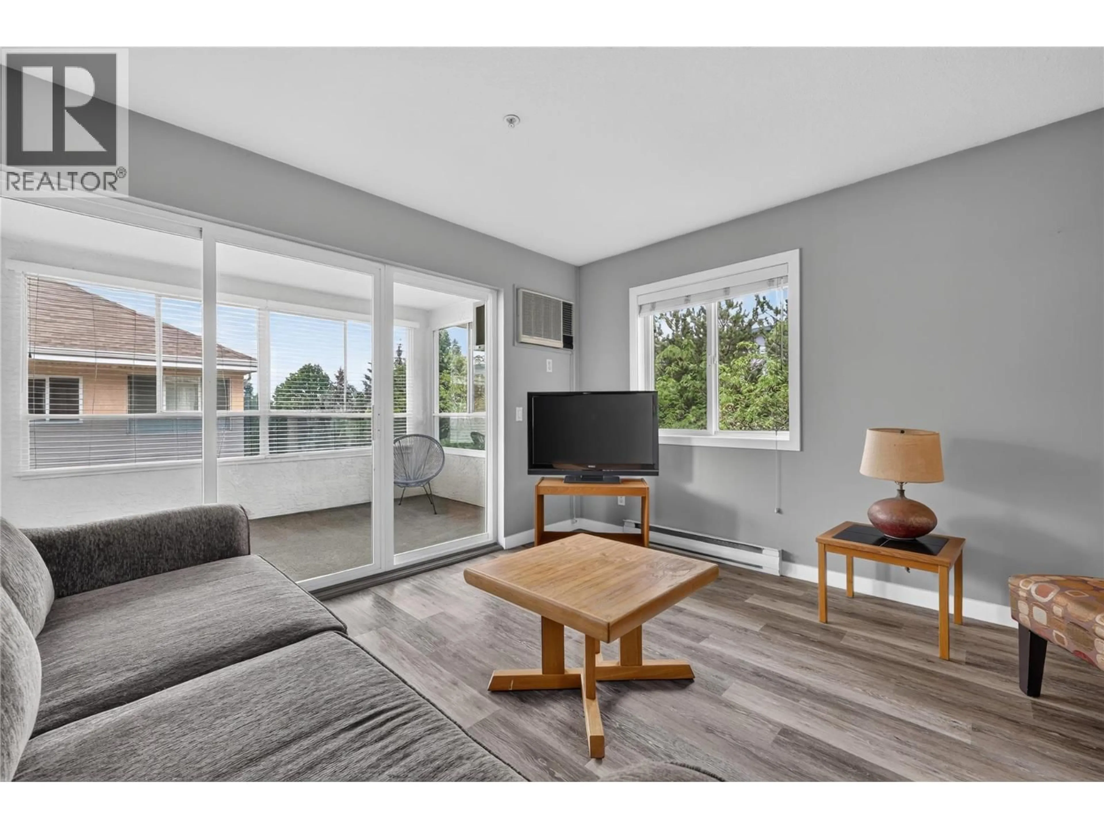 Living room with furniture, wood/laminate floor for 408 - 920 SASKATOON ROAD, Kelowna British Columbia V1X7P8