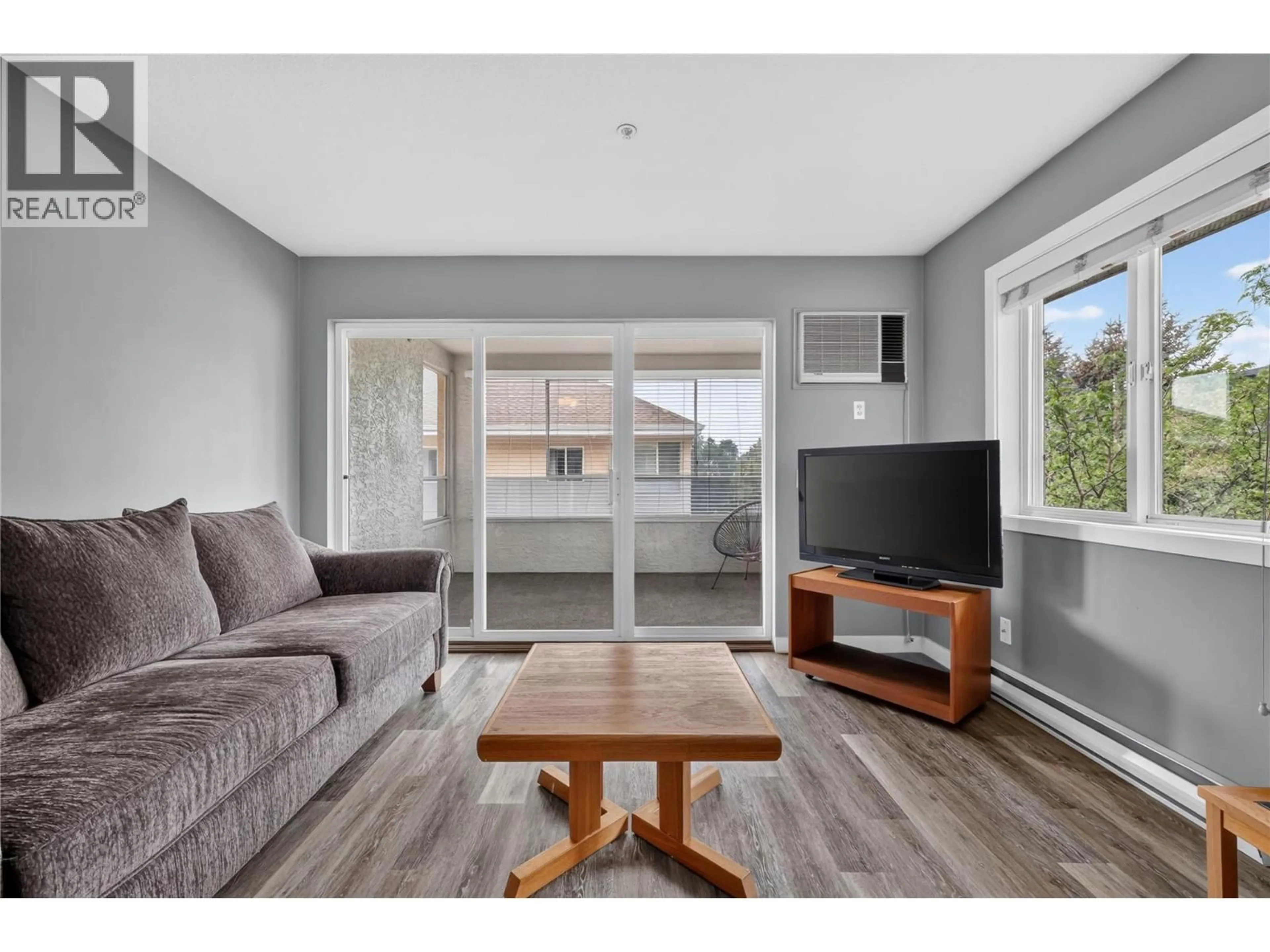 Living room with furniture, wood/laminate floor for 408 - 920 SASKATOON ROAD, Kelowna British Columbia V1X7P8
