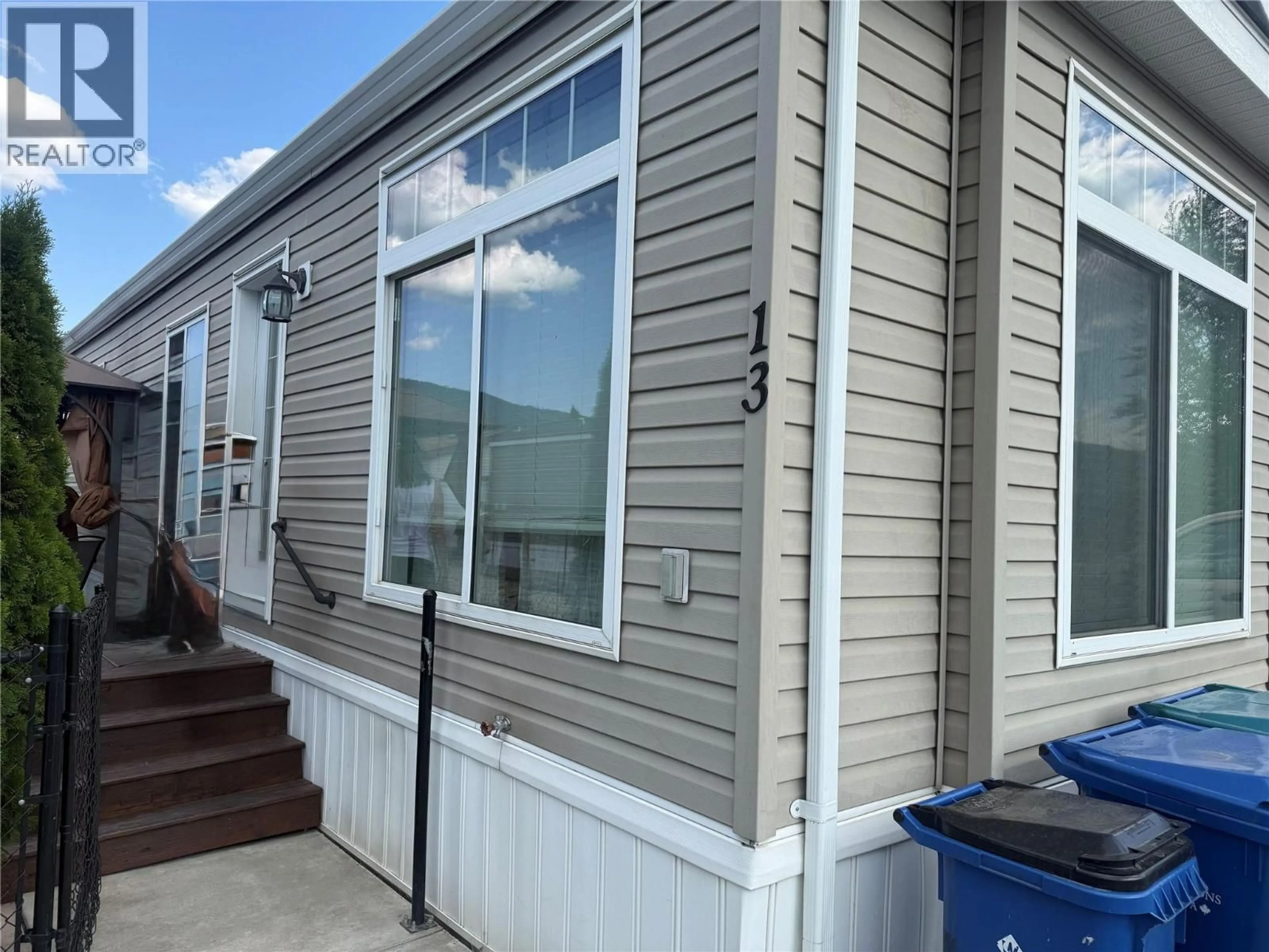 Home with vinyl exterior material, unknown for 13 - 8945 97 HIGHWAY, Kelowna British Columbia V4V1E8