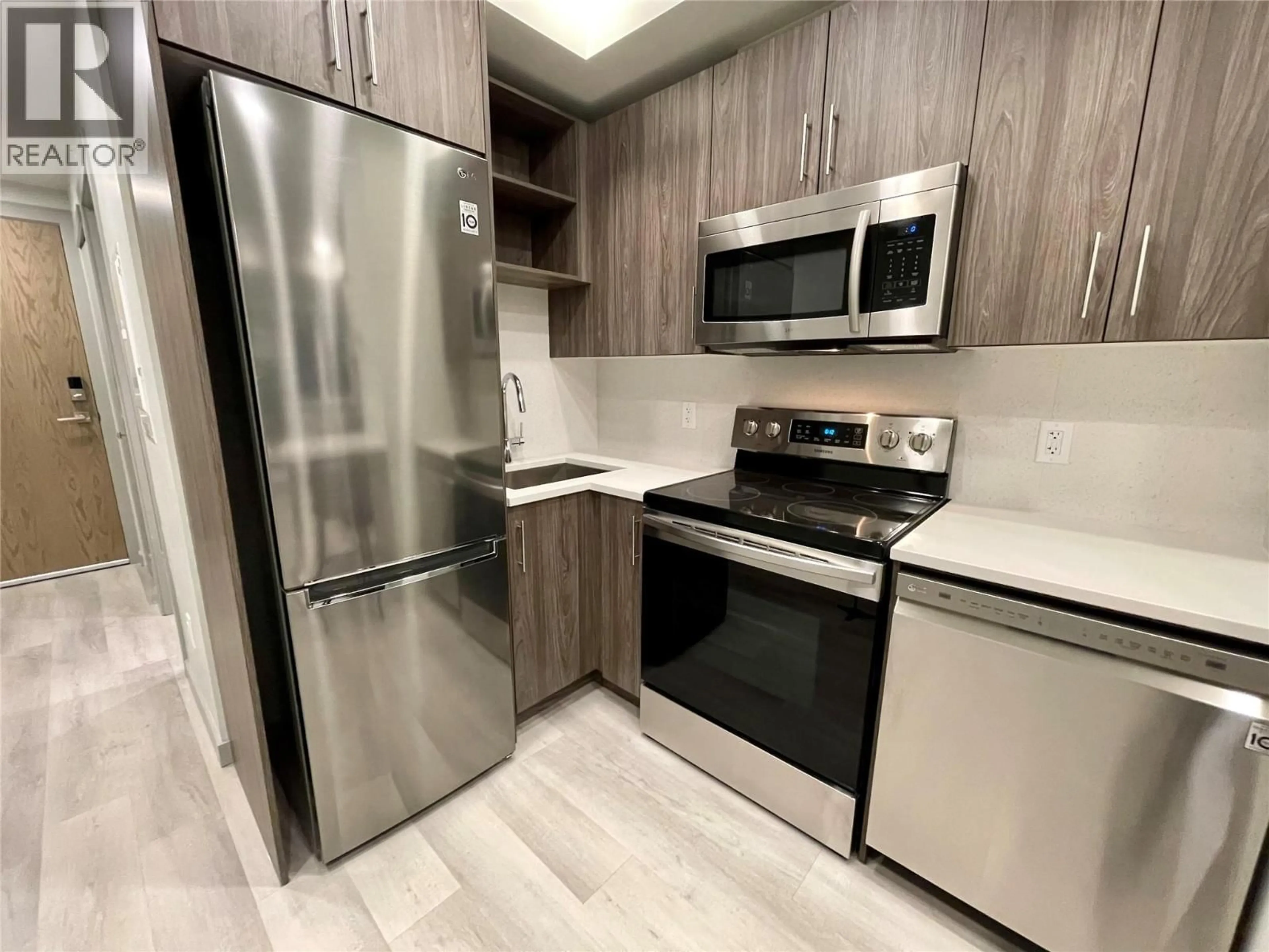 Standard kitchen, wood/laminate floor for 206 - 345 DOUGALL ROAD NORTH, Kelowna British Columbia V1X3K8