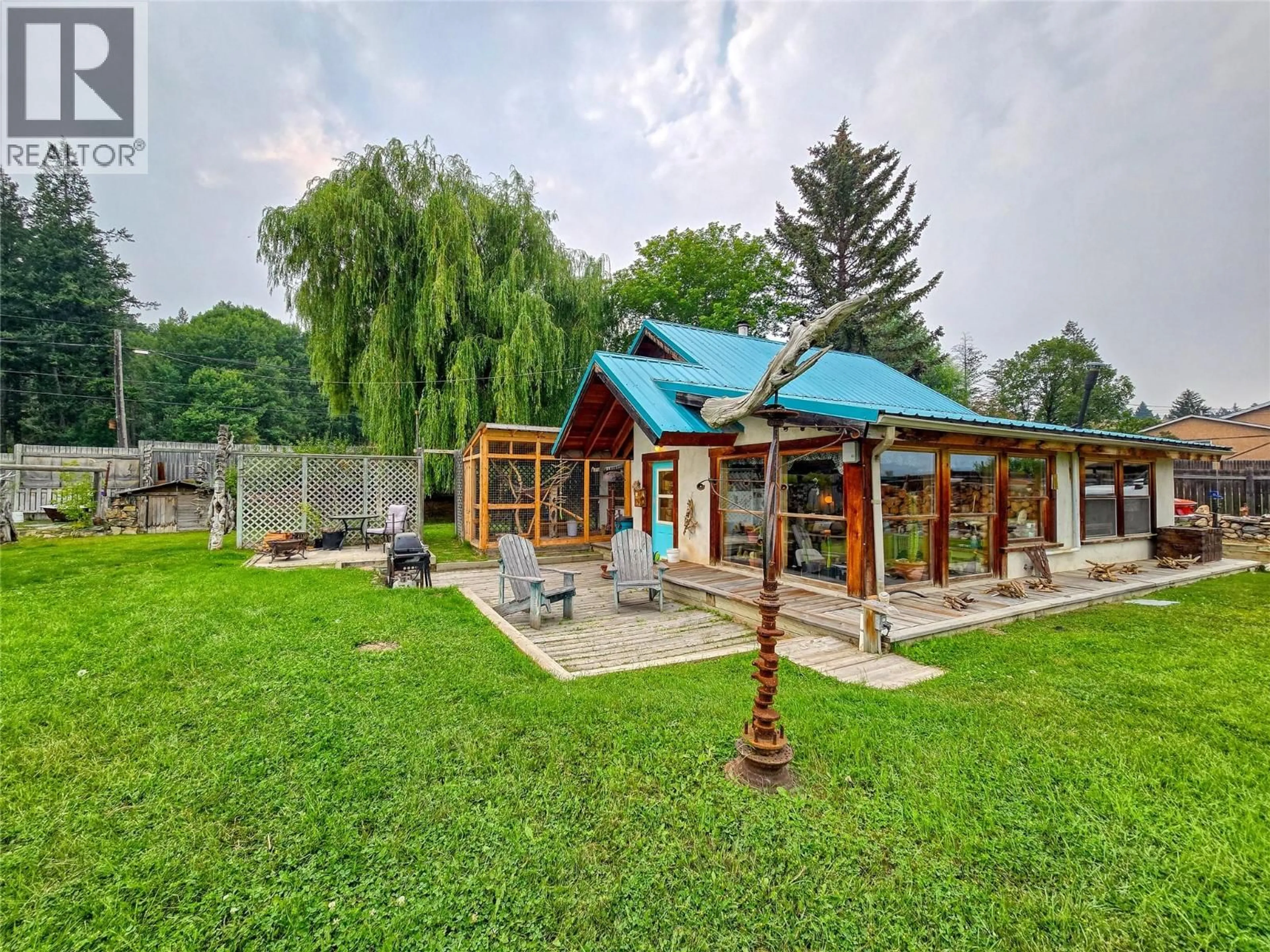 Patio, mountain view for 9498 WESTSIDE ROAD, Invermere British Columbia V0A1K5