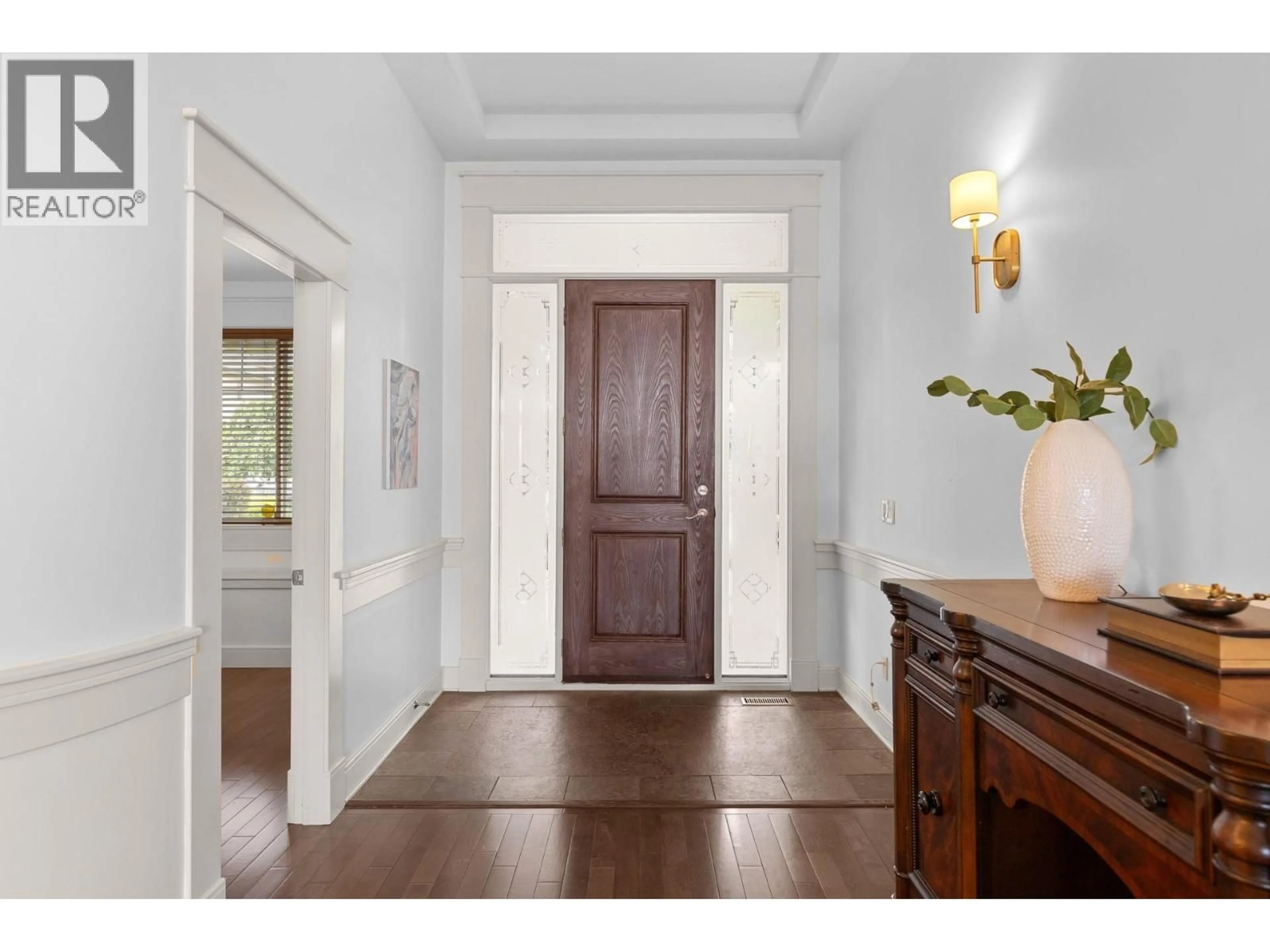 Indoor entryway for 679 DEVONIAN AVENUE, Kelowna British Columbia V1W5C2