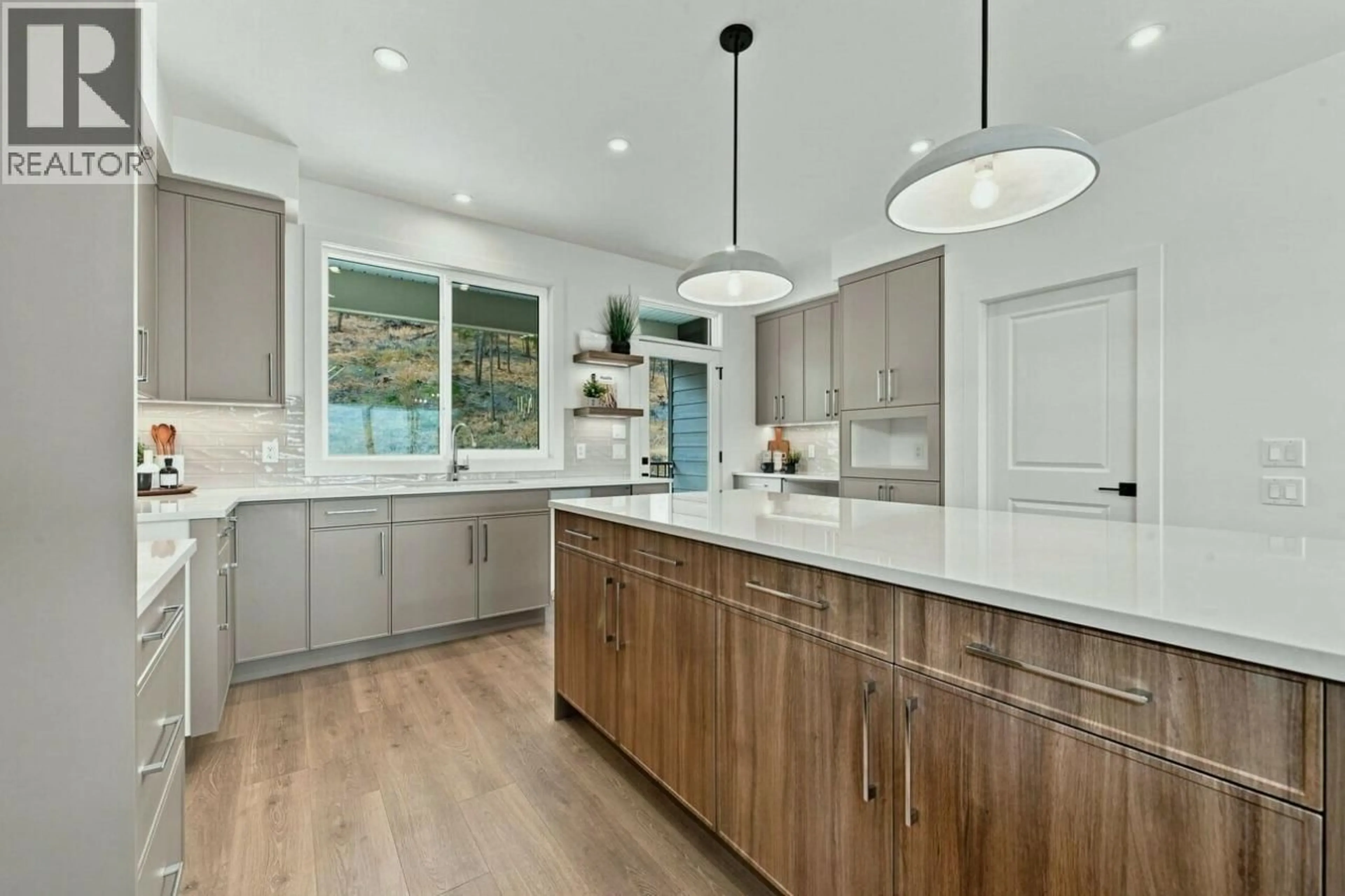 Unknown for 2071 CORTINA DRIVE, Kelowna British Columbia V1P1R3