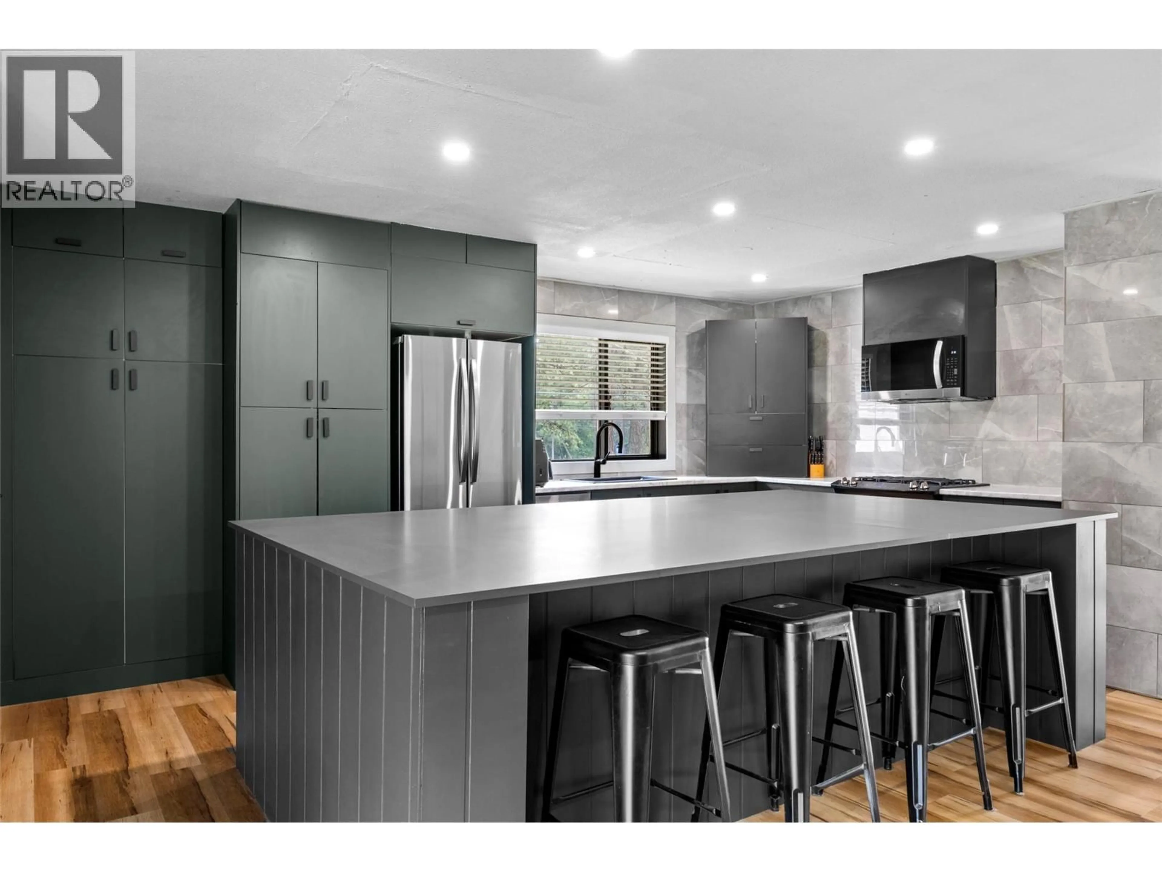 Contemporary kitchen, unknown for 4747 KAMLOOPS VERNON HIGHWAY, Westwold British Columbia V0E3B1