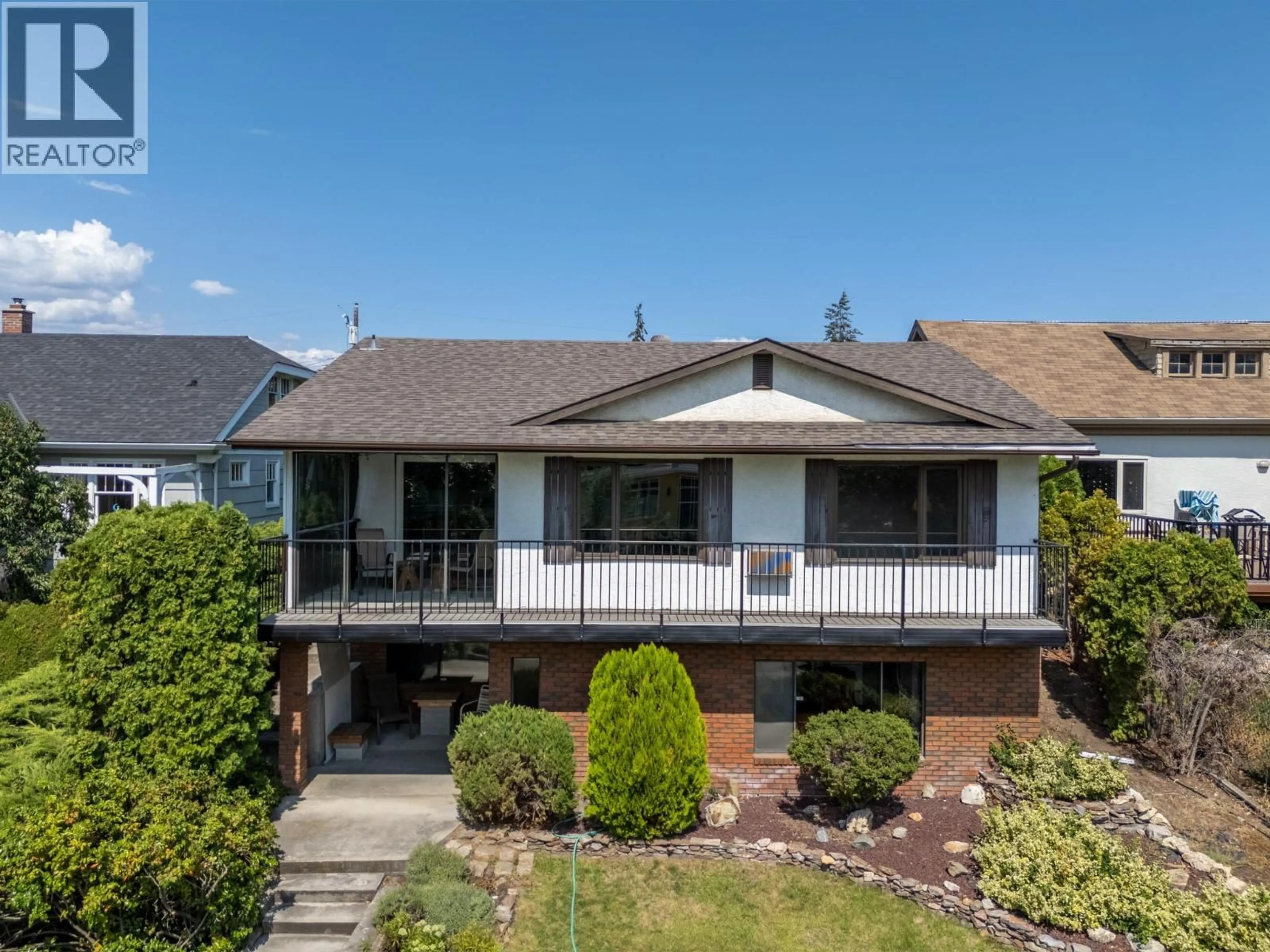 A pic from outside/outdoor area/front of a property/back of a property/a pic from drone, street for 1470 LAWRENCE AVENUE, Kelowna British Columbia V1Y6M8