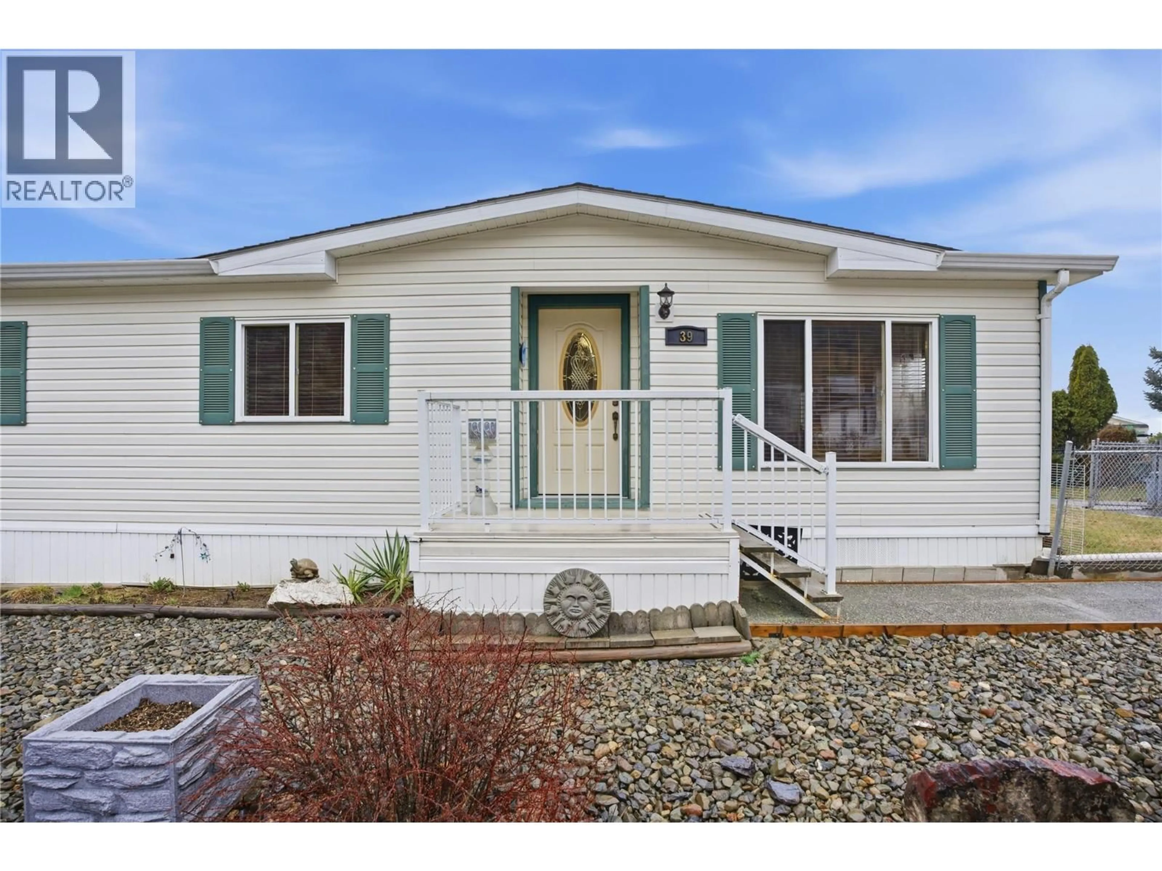 Home with vinyl exterior material, street for 39 - 4510 POWER ROAD, Barriere British Columbia V0E1E0