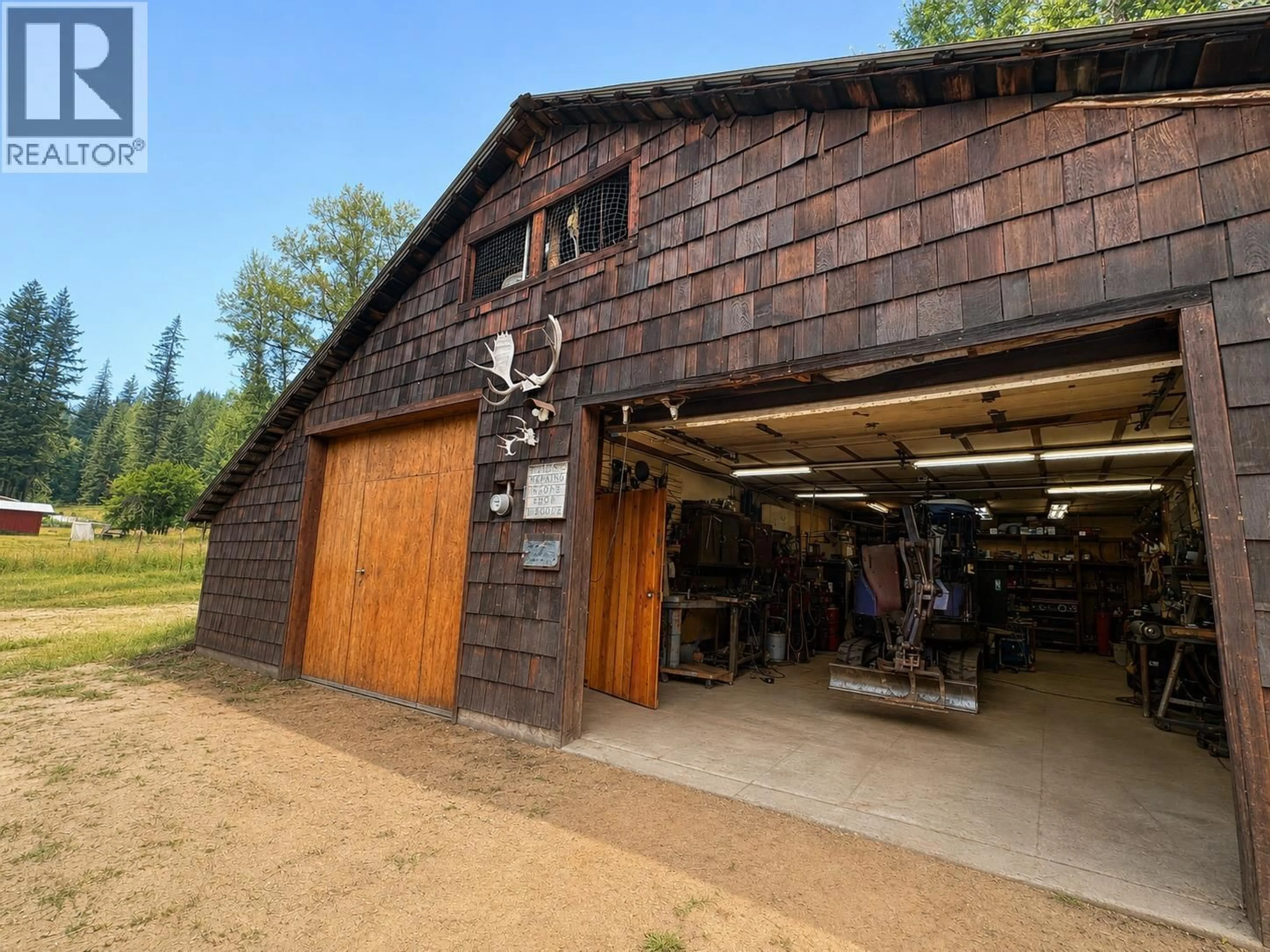 Indoor garage for 3233 MABEL LAKE ROAD, Enderby British Columbia V4Y4L4