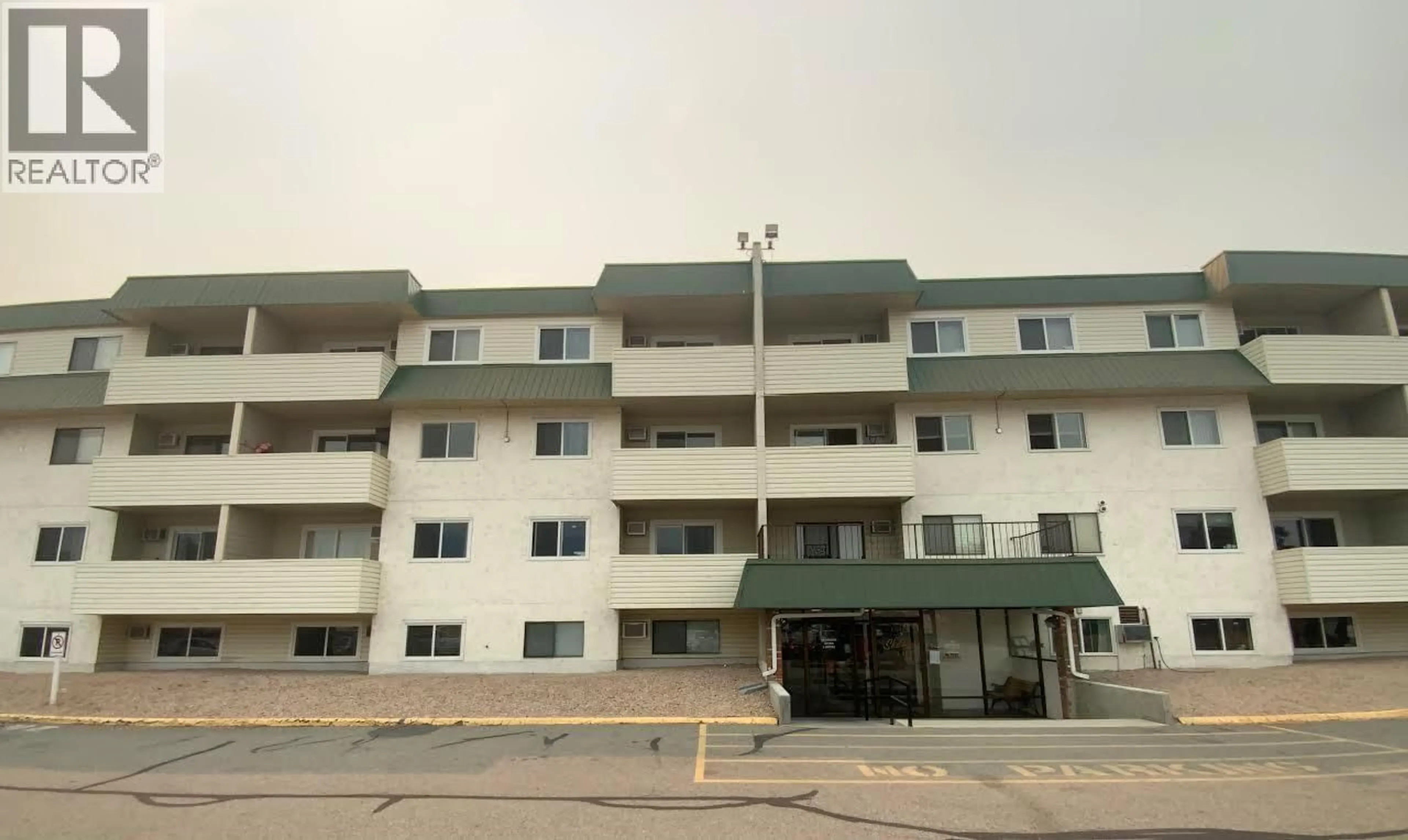 Patio, building for 207 - 150 SKAHA PLACE, Penticton British Columbia V2A7K1