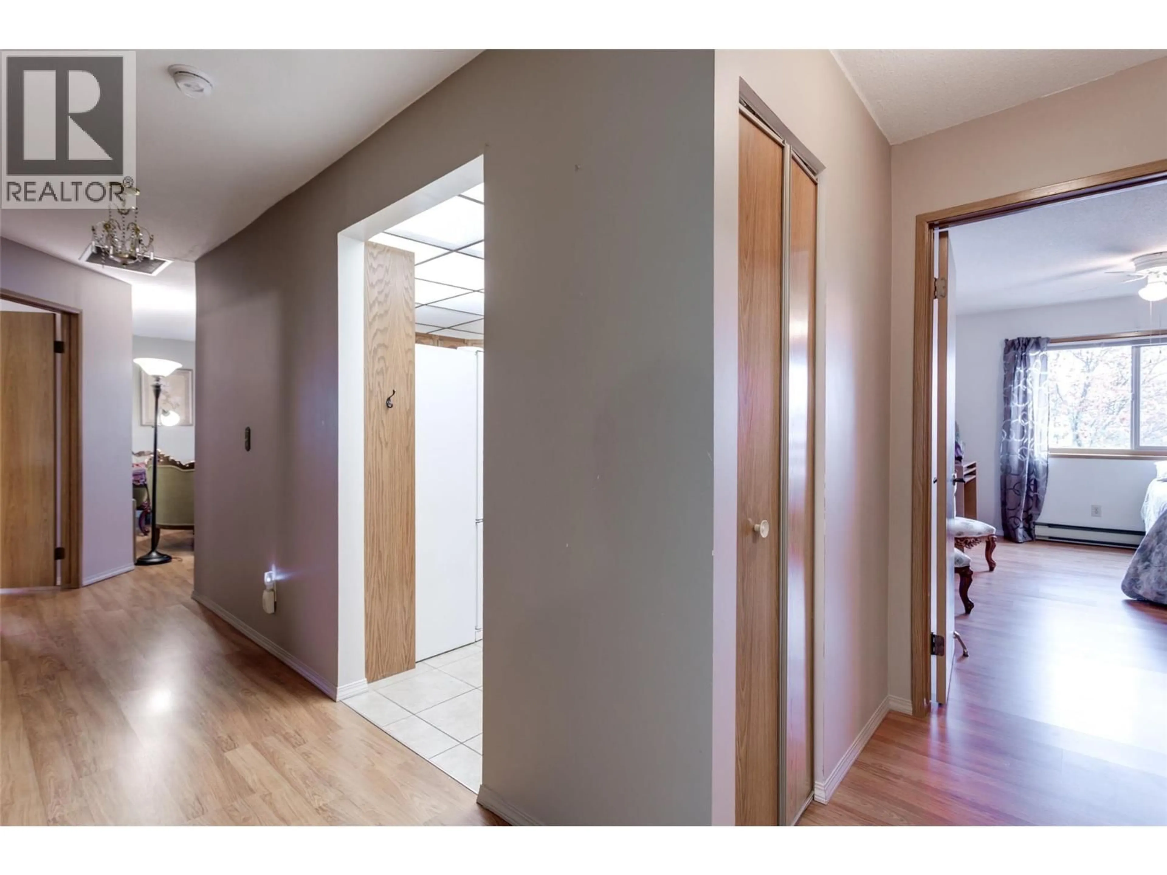 Indoor entryway for 314 - 2110 HOY STREET, Kelowna British Columbia V1Y8T4