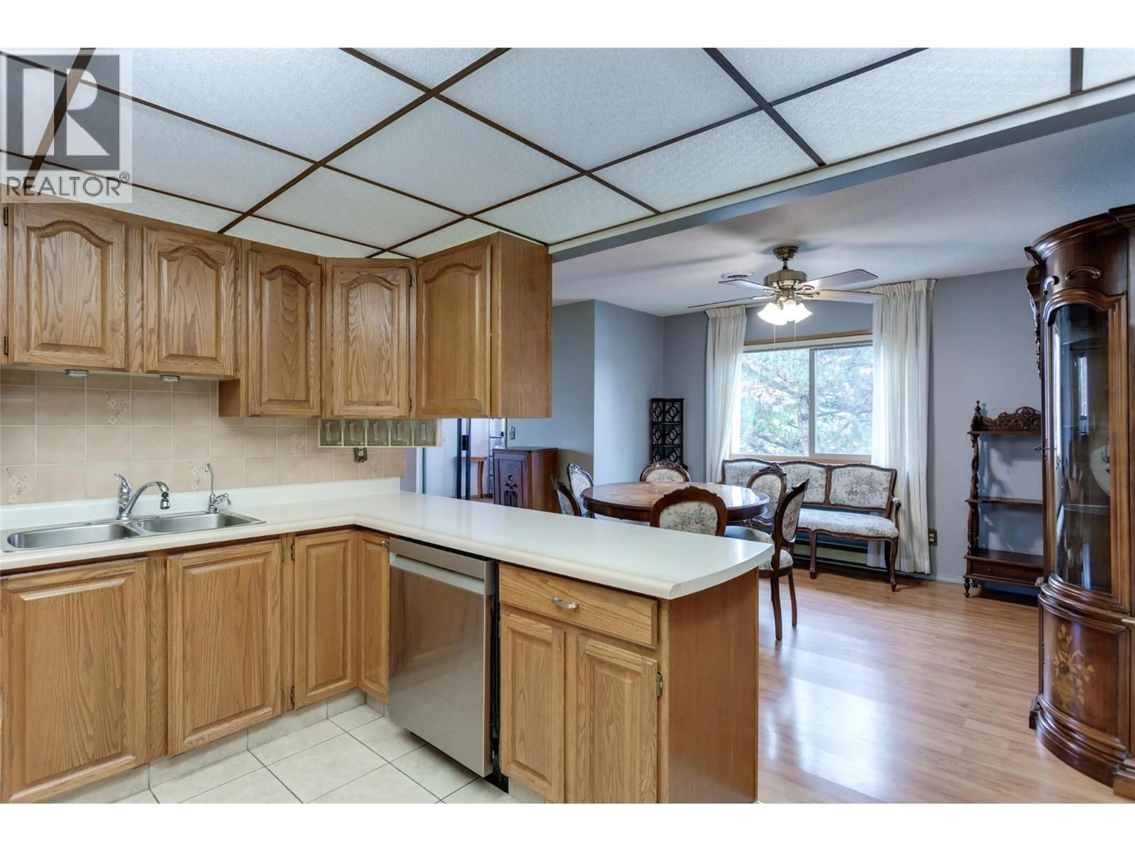 Standard kitchen, unknown for 314 - 2110 HOY STREET, Kelowna British Columbia V1Y8T4