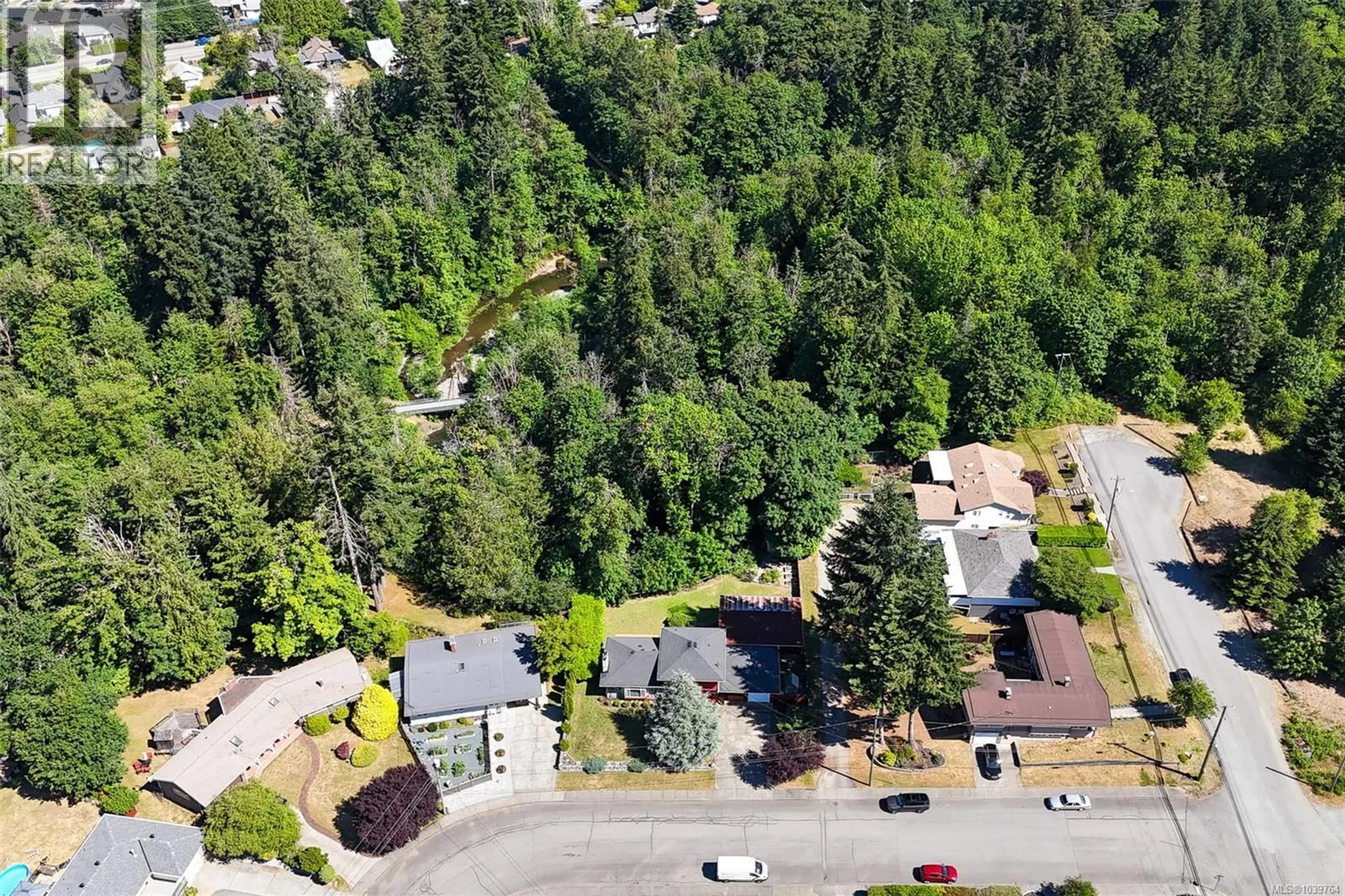 A pic from outside/outdoor area/front of a property/back of a property/a pic from drone, unknown for 4313 ALDERWOOD DRIVE, Port Alberni British Columbia V9Y4B5
