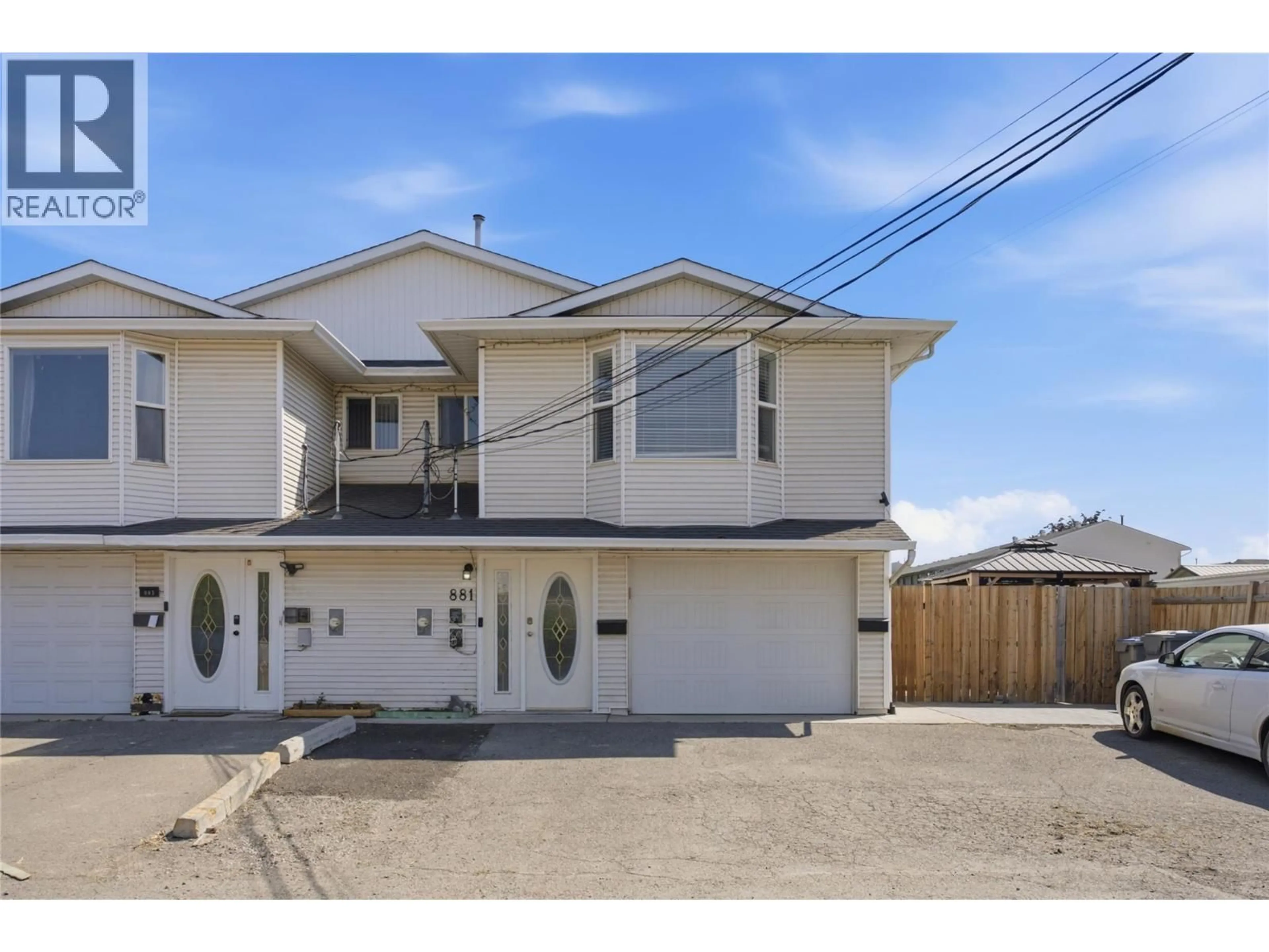 Home with vinyl exterior material, street for 881 EVERGREEN PLACE, Kamloops British Columbia V2B5M7