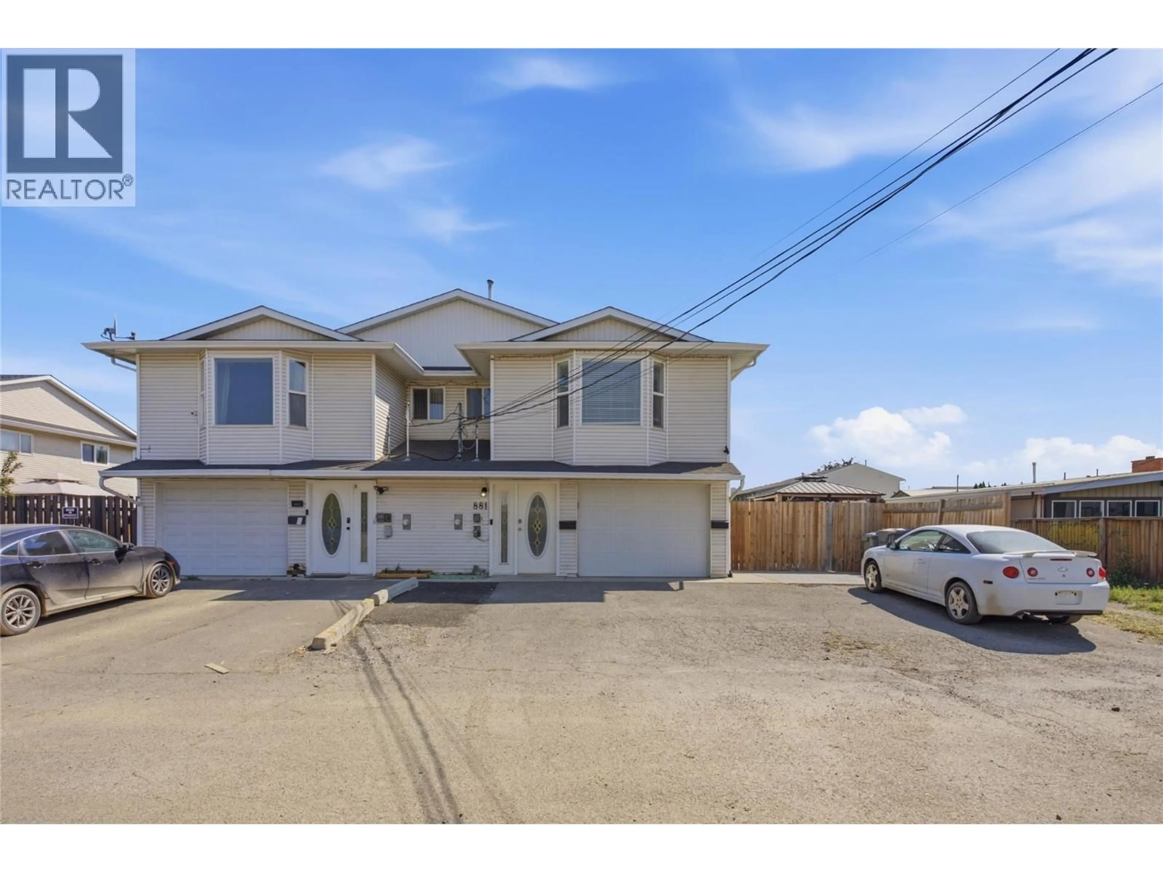A pic from outside/outdoor area/front of a property/back of a property/a pic from drone, street for 881 EVERGREEN PLACE, Kamloops British Columbia V2B5M7