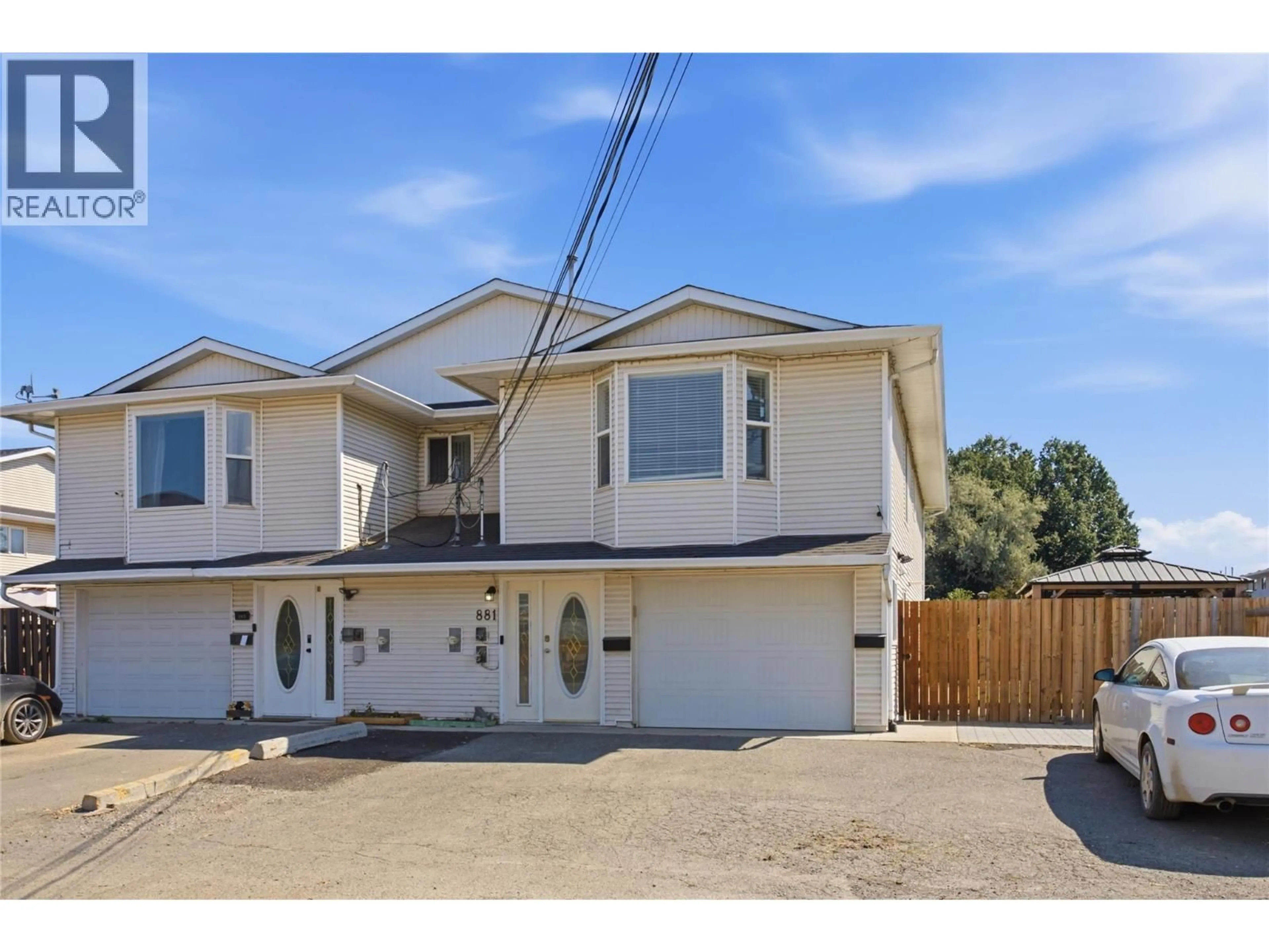 Home with vinyl exterior material, street for 881 EVERGREEN PLACE, Kamloops British Columbia V2B5M7
