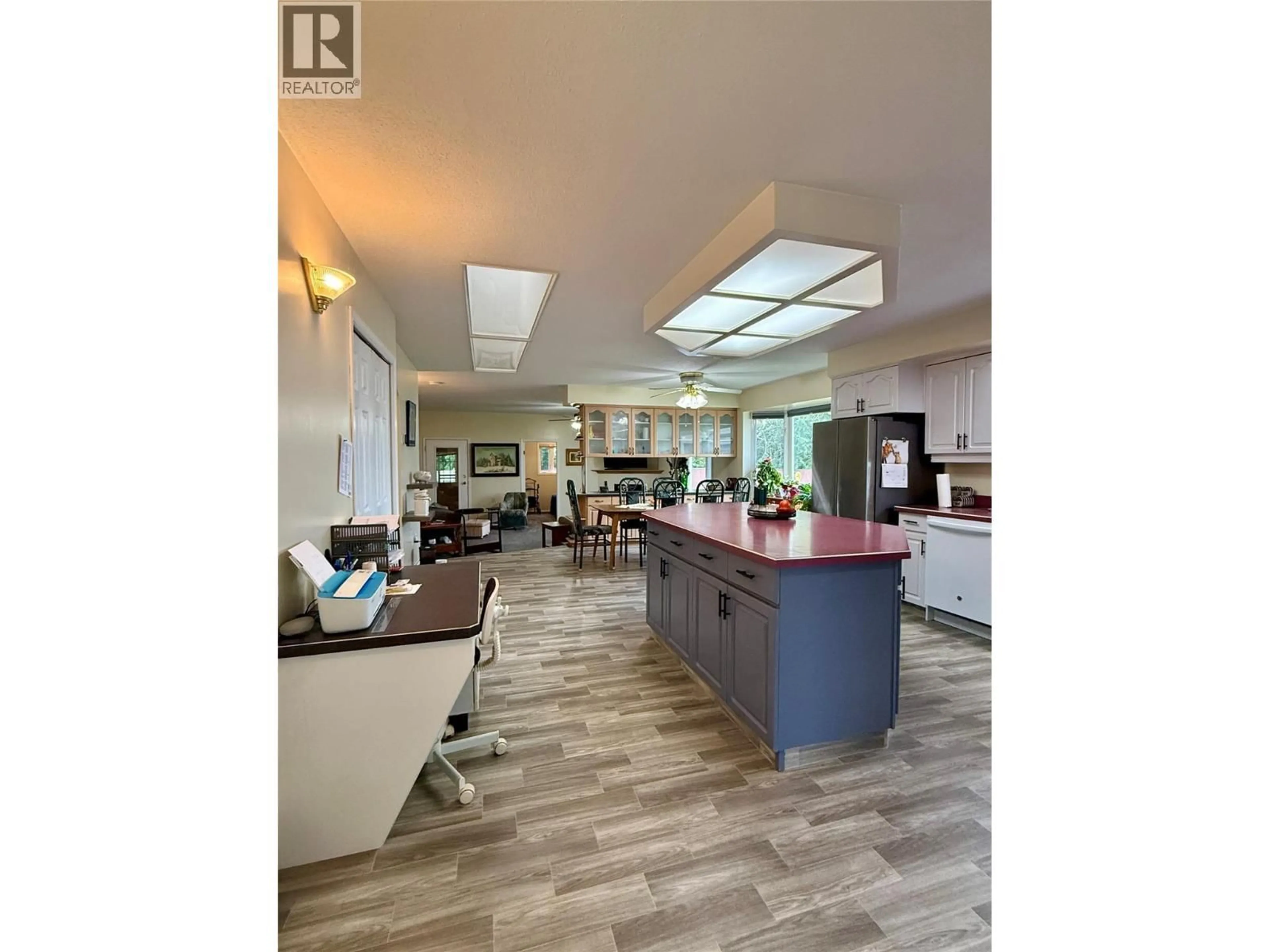 Open concept kitchen, ceramic/tile floor for 46 - 2025 KOKANEE DRIVE, Cranbrook British Columbia V1C6J2