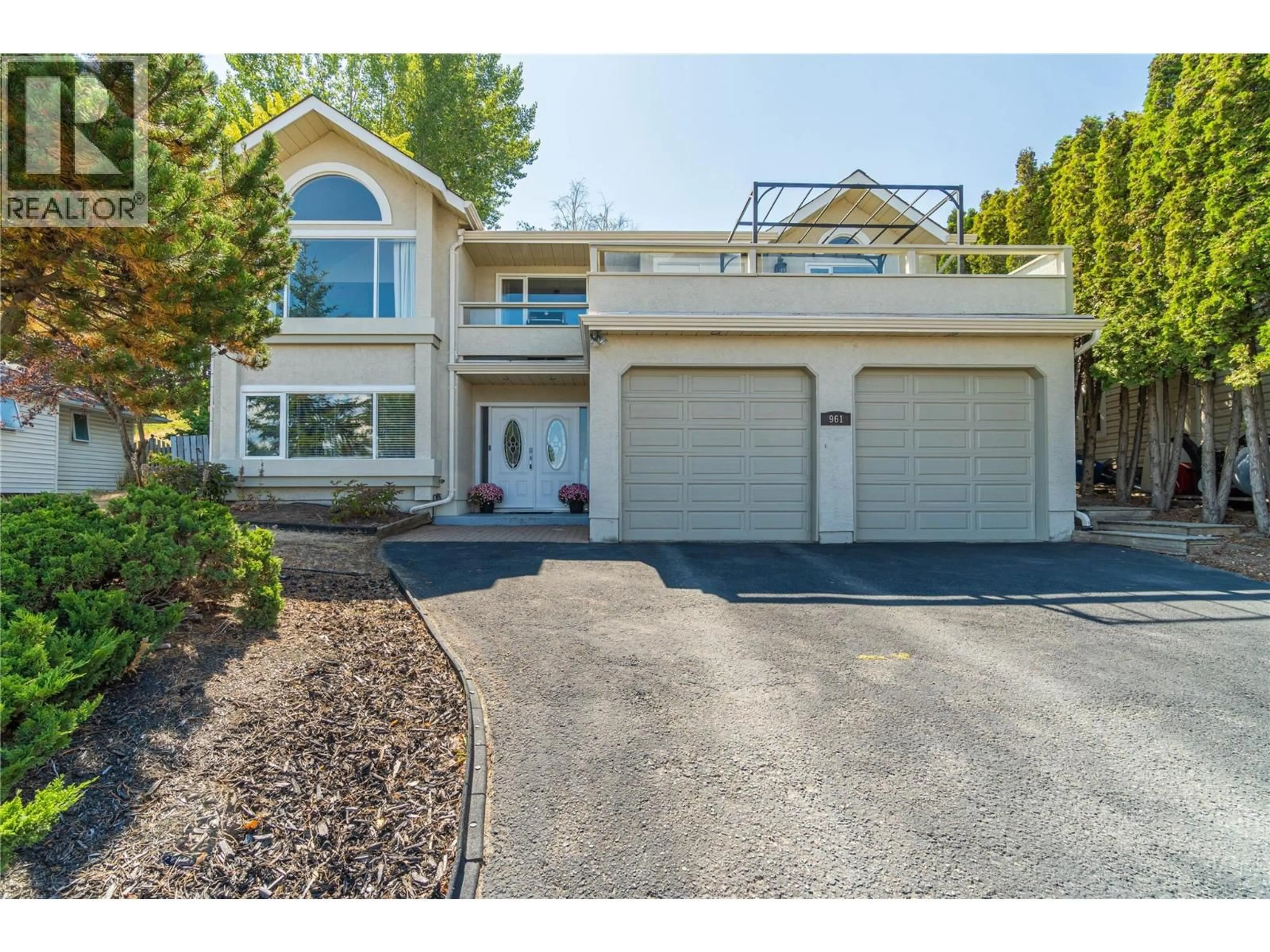 Home with vinyl exterior material, street for 961 GREYSTONE CRESCENT, Kamloops British Columbia V1S1K7
