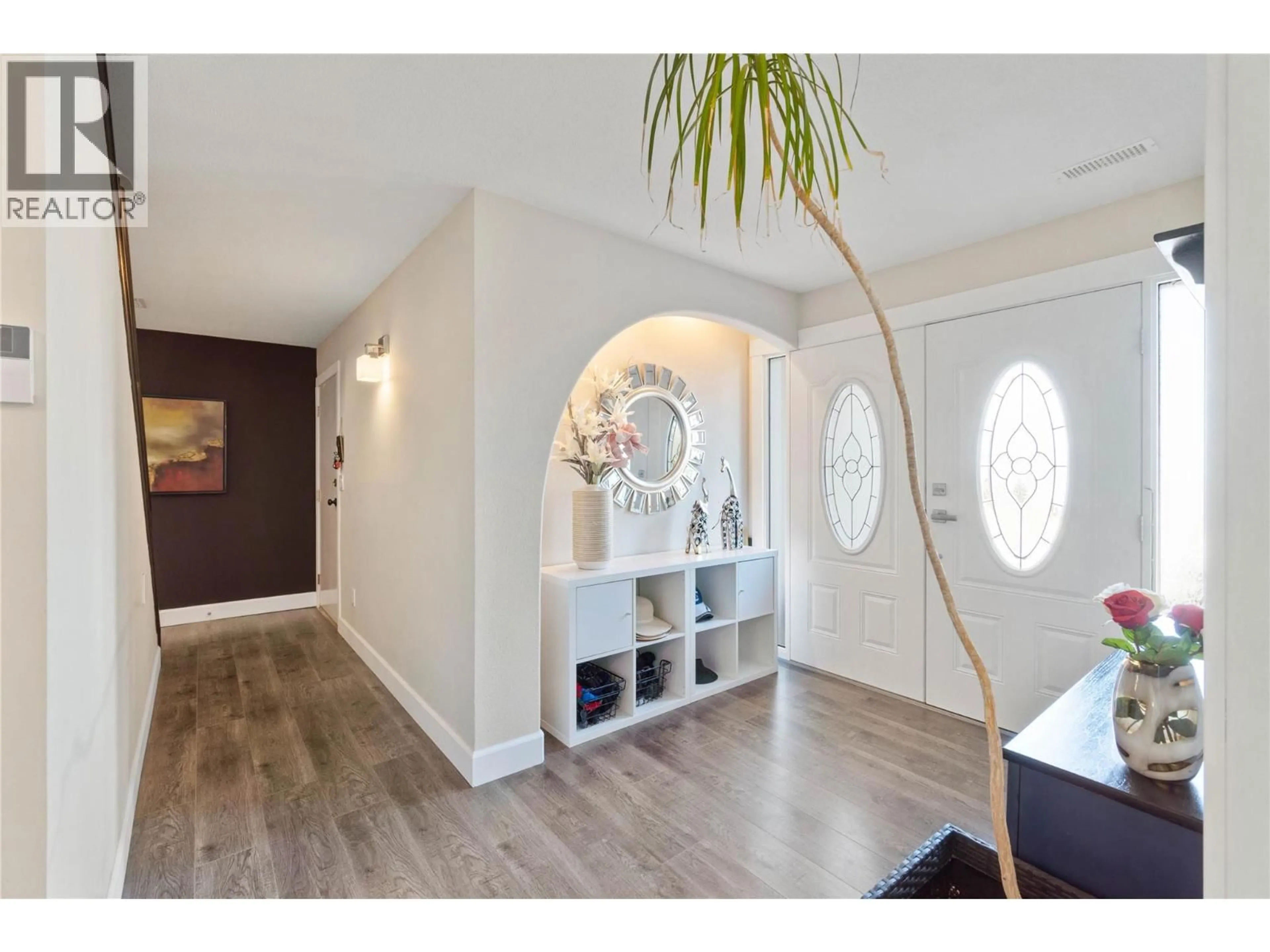 Indoor entryway for 961 GREYSTONE CRESCENT, Kamloops British Columbia V1S1K7