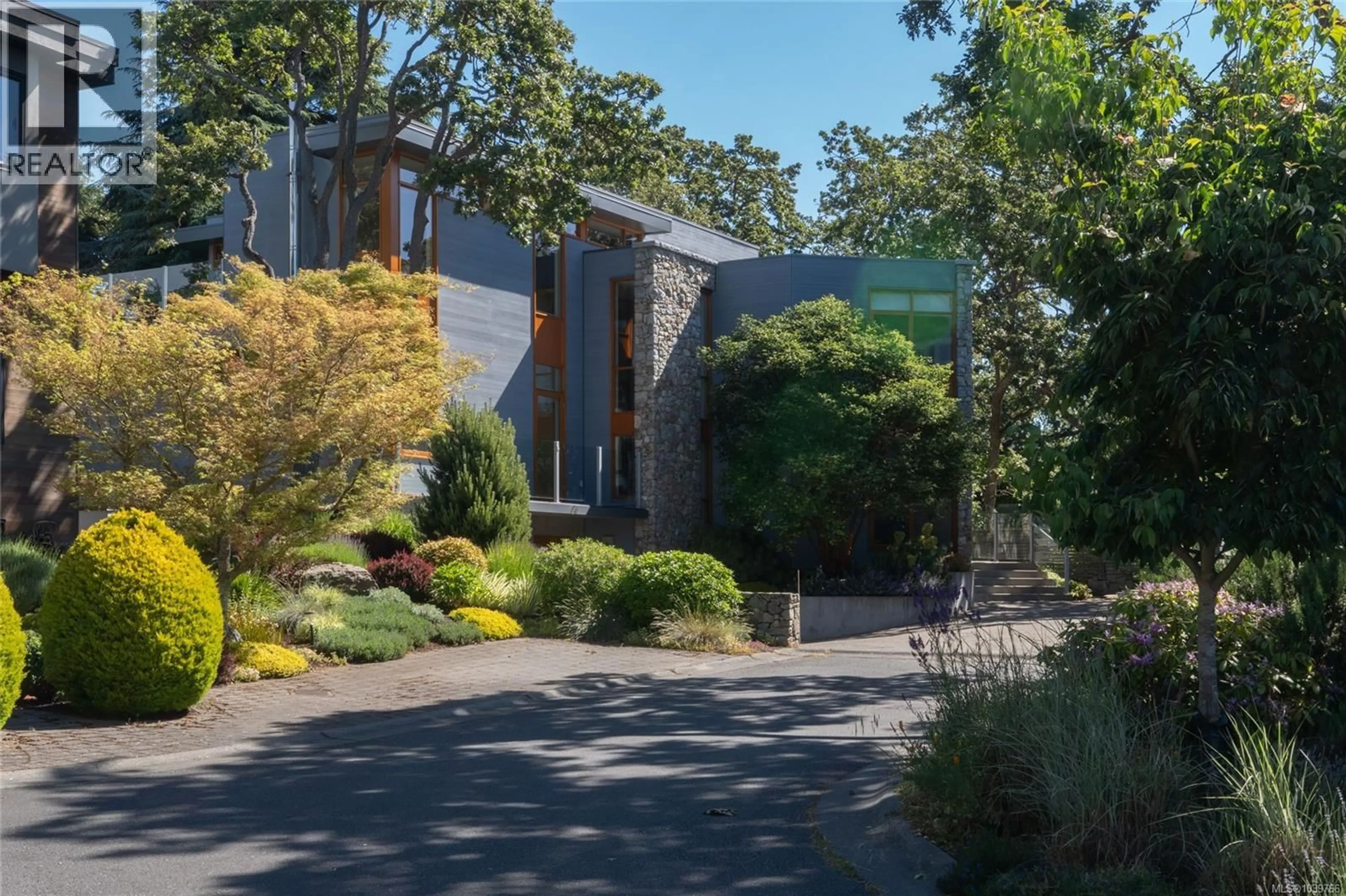Unknown for 435 CHADWICK PLACE, Victoria British Columbia V8S1H4