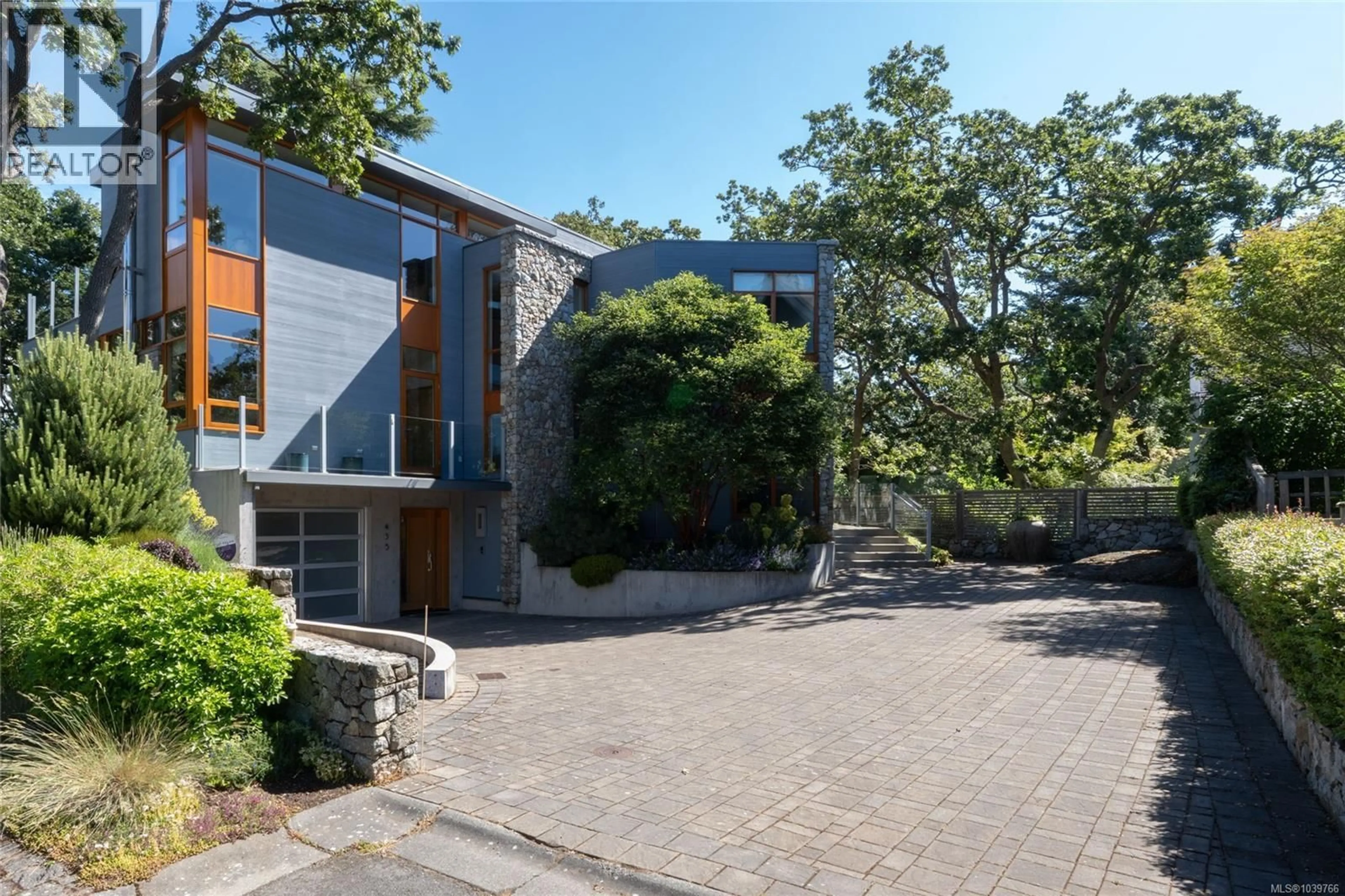 Unknown for 435 CHADWICK PLACE, Victoria British Columbia V8S1H4
