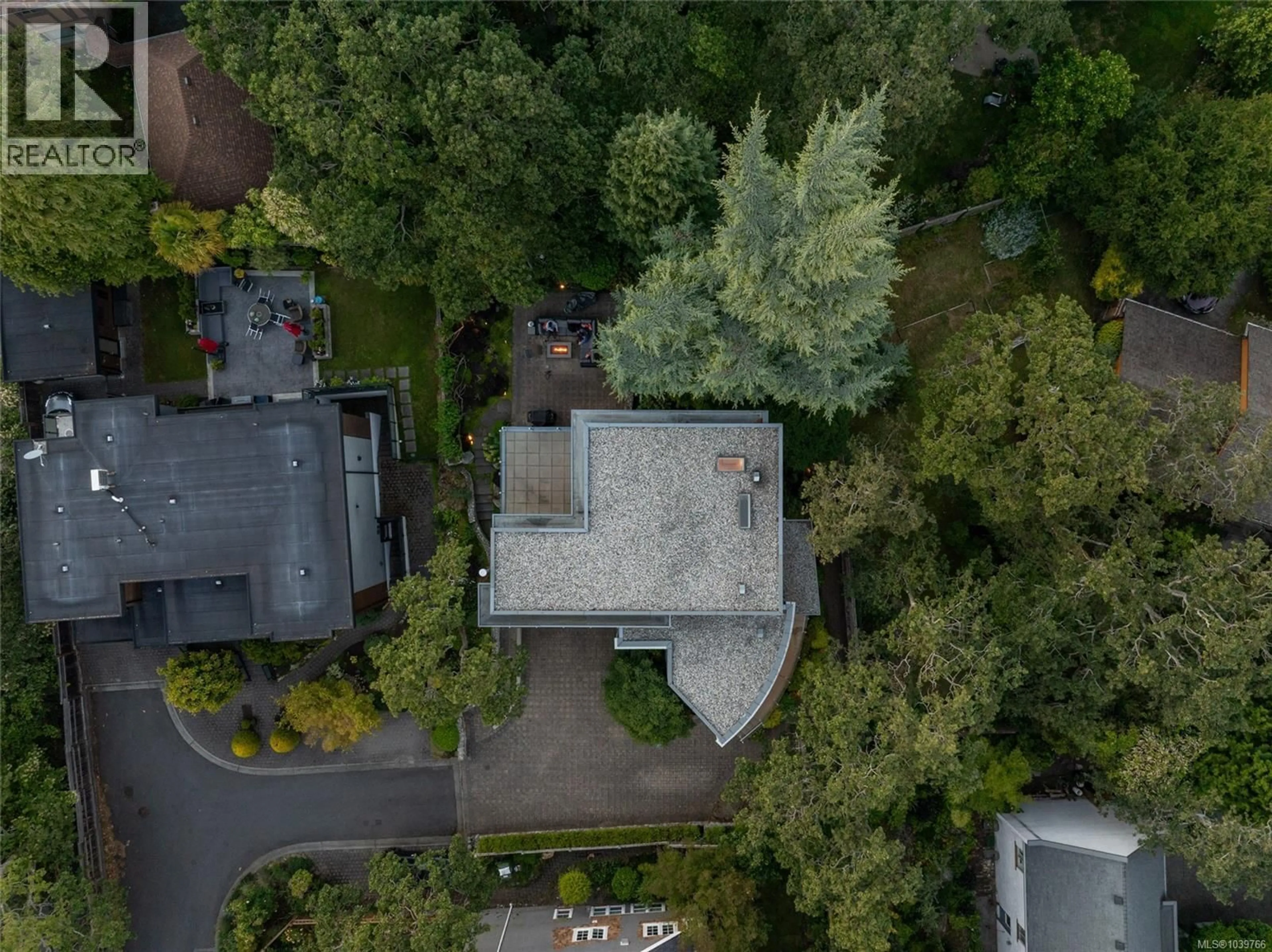 A pic from outside/outdoor area/front of a property/back of a property/a pic from drone, unknown for 435 CHADWICK PLACE, Victoria British Columbia V8S1H4