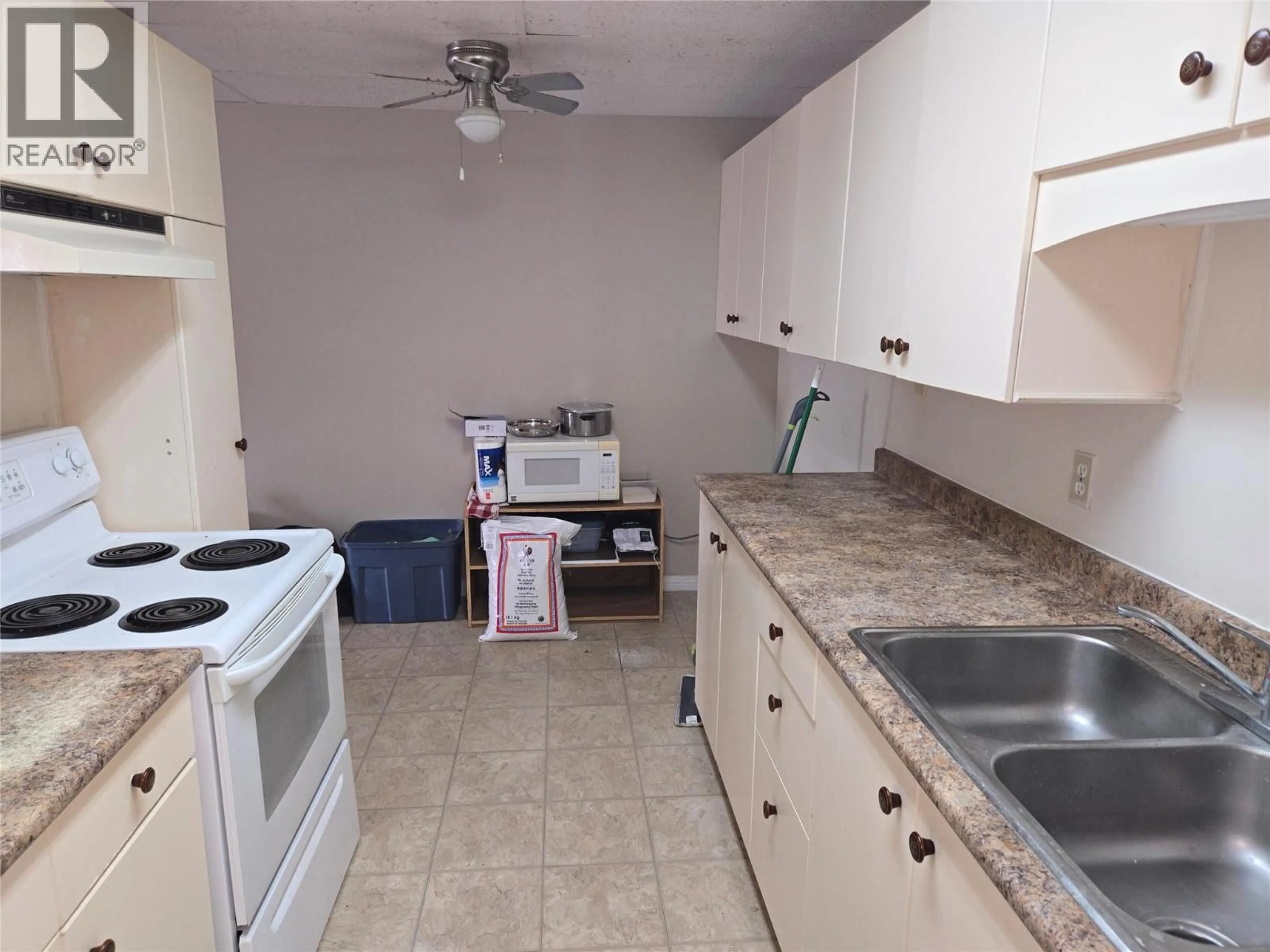Standard kitchen, unknown for 208 - 1410 PENTICTON AVENUE, Penticton British Columbia V2A2N5