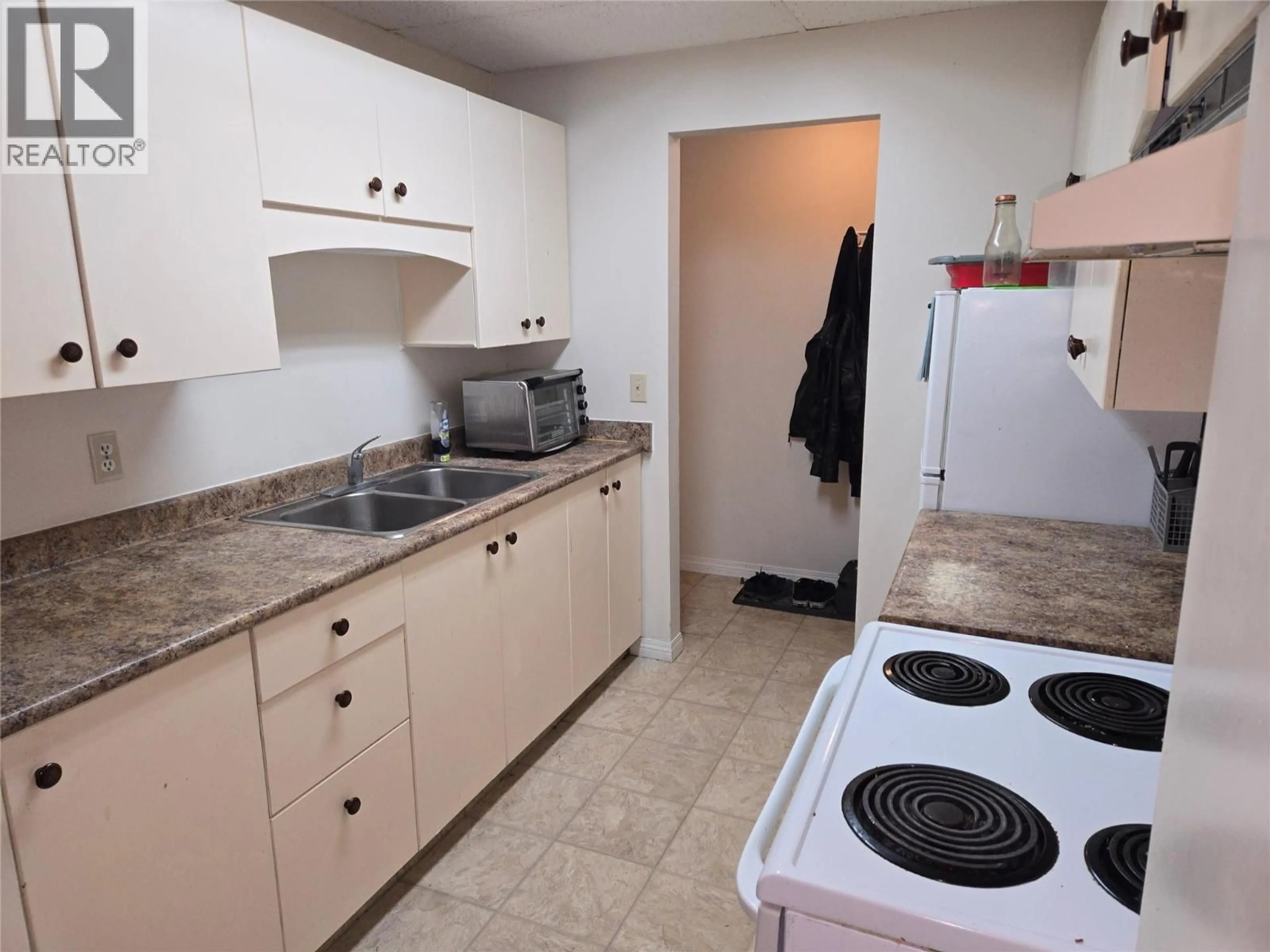 Standard kitchen, unknown for 208 - 1410 PENTICTON AVENUE, Penticton British Columbia V2A2N5