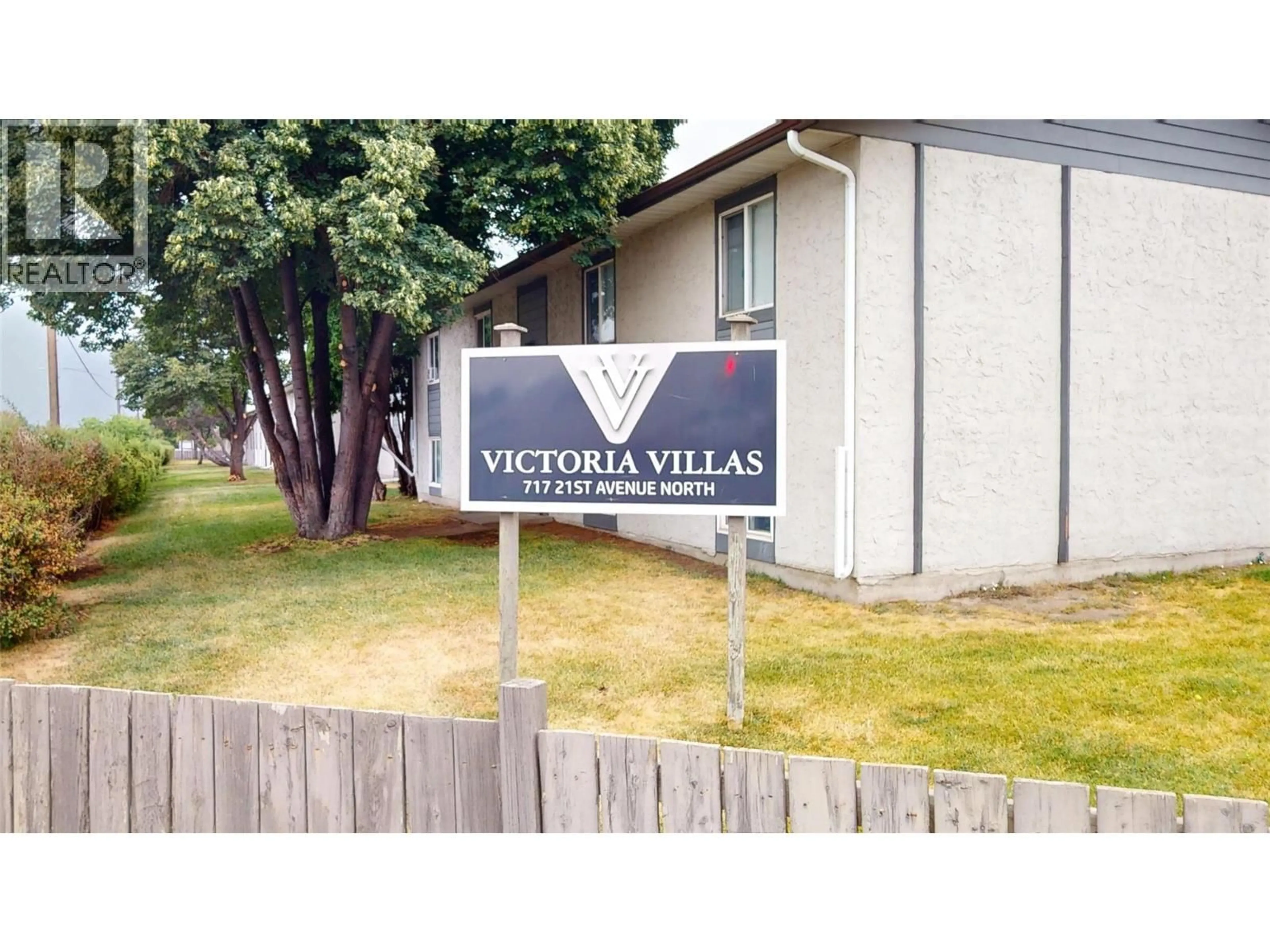 Home with vinyl exterior material, street for 6 - 717 21ST AVENUE NORTH, Cranbrook British Columbia V1C5T9