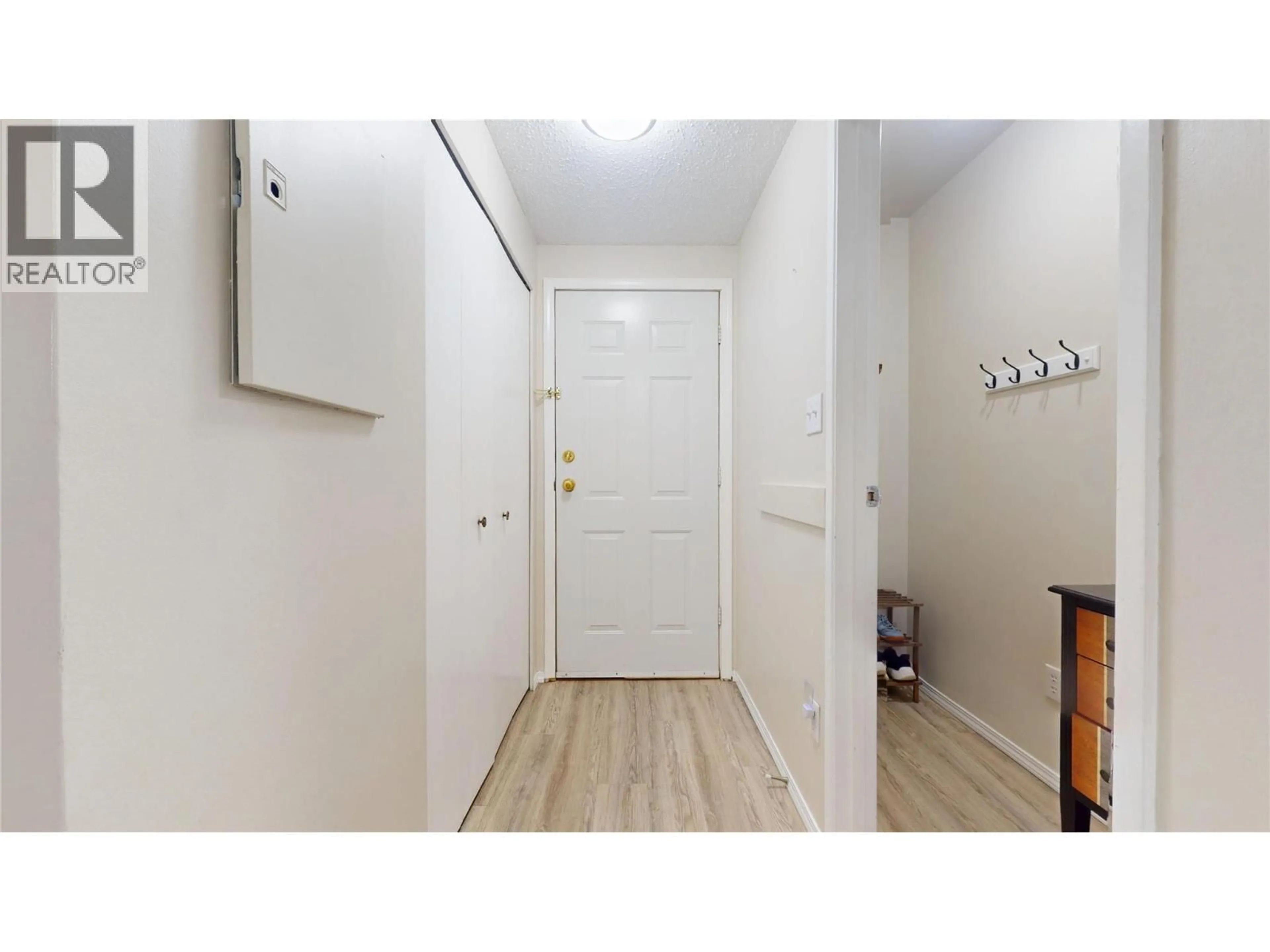 Indoor entryway for 6 - 717 21ST AVENUE NORTH, Cranbrook British Columbia V1C5T9