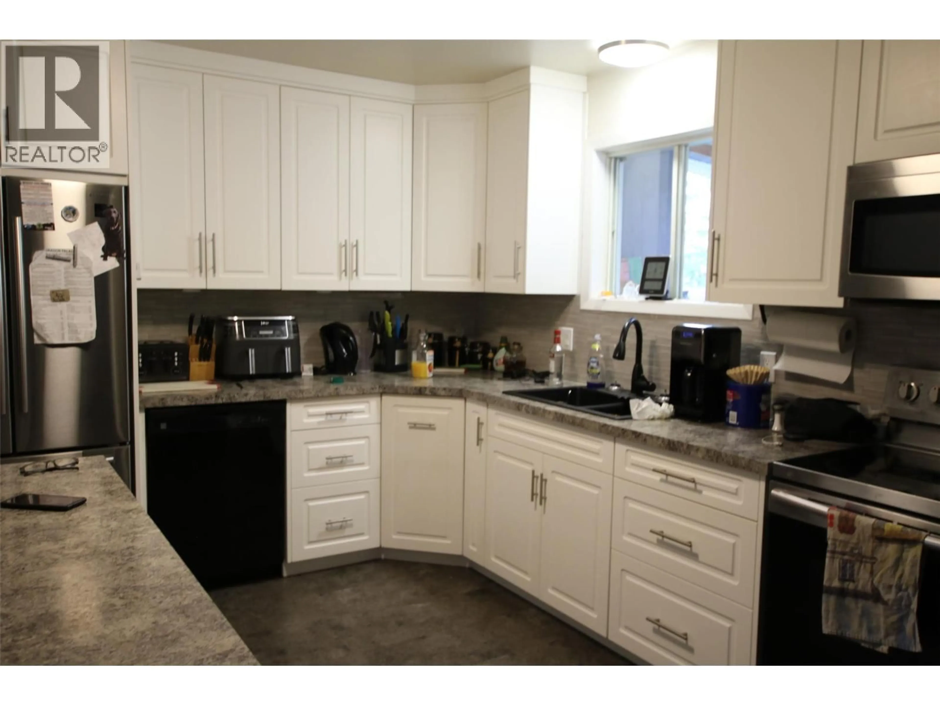 Standard kitchen, ceramic/tile floor for 119 SPRUCE AVENUE, Tumbler Ridge British Columbia V0C2W0