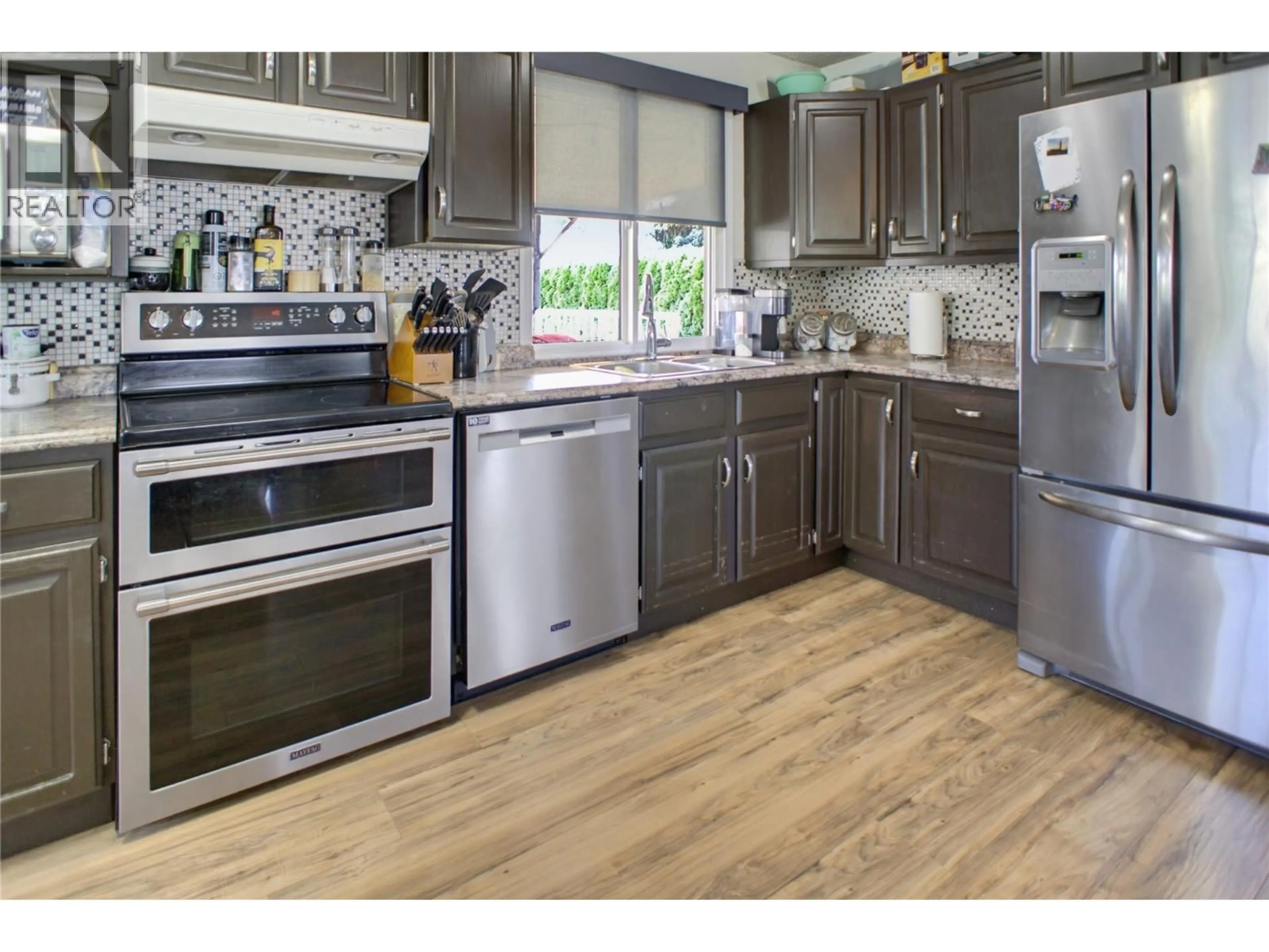 Open concept kitchen, wood/laminate floor for 15 KELSO CRESCENT, Kamloops British Columbia V2C5A1
