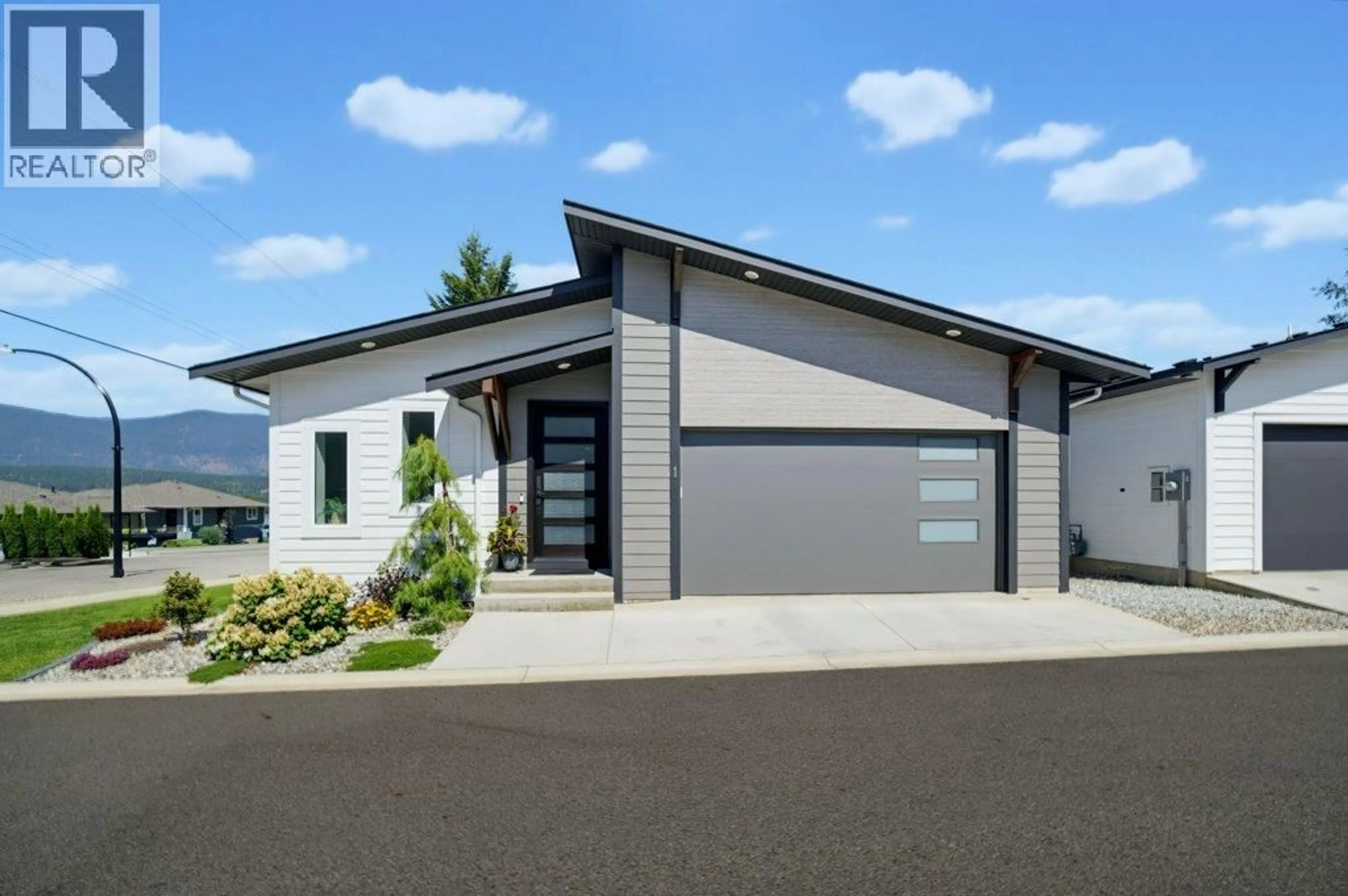 Home with vinyl exterior material, street for 1 - 1840 10 STREET SOUTHWEST, Salmon Arm British Columbia V1E0H2