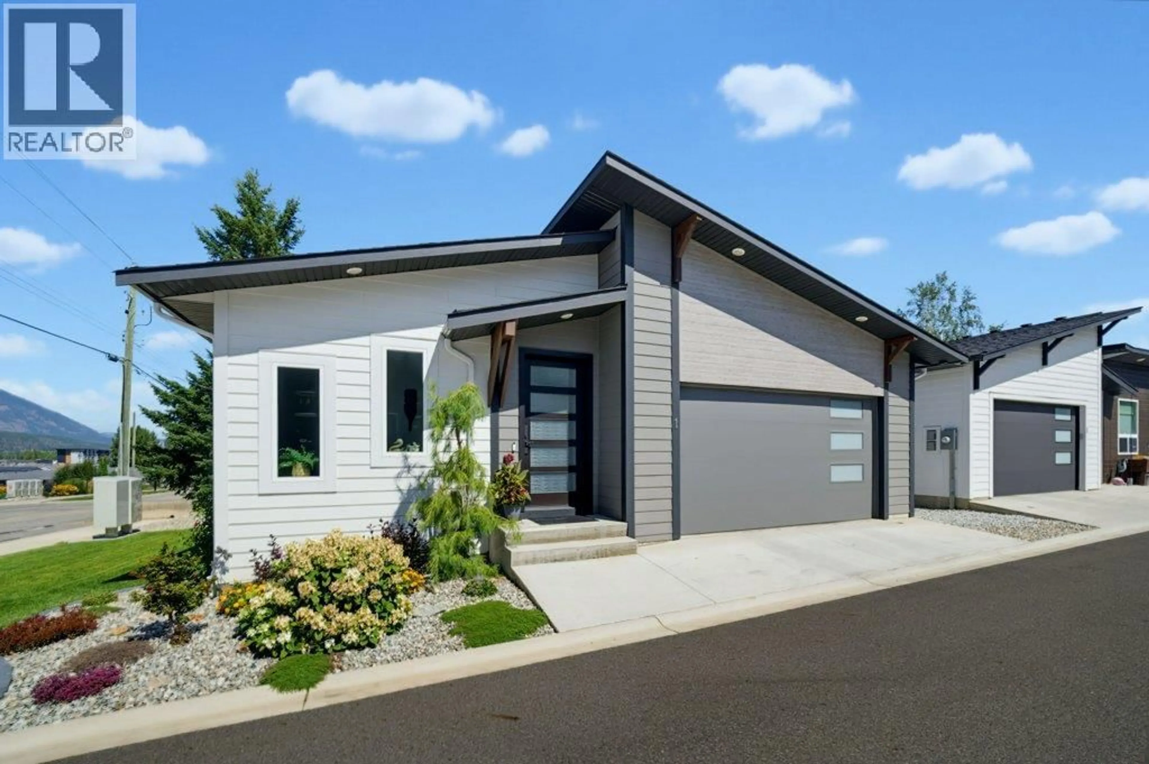 Home with vinyl exterior material, street for 1 - 1840 10 STREET SOUTHWEST, Salmon Arm British Columbia V1E0H2